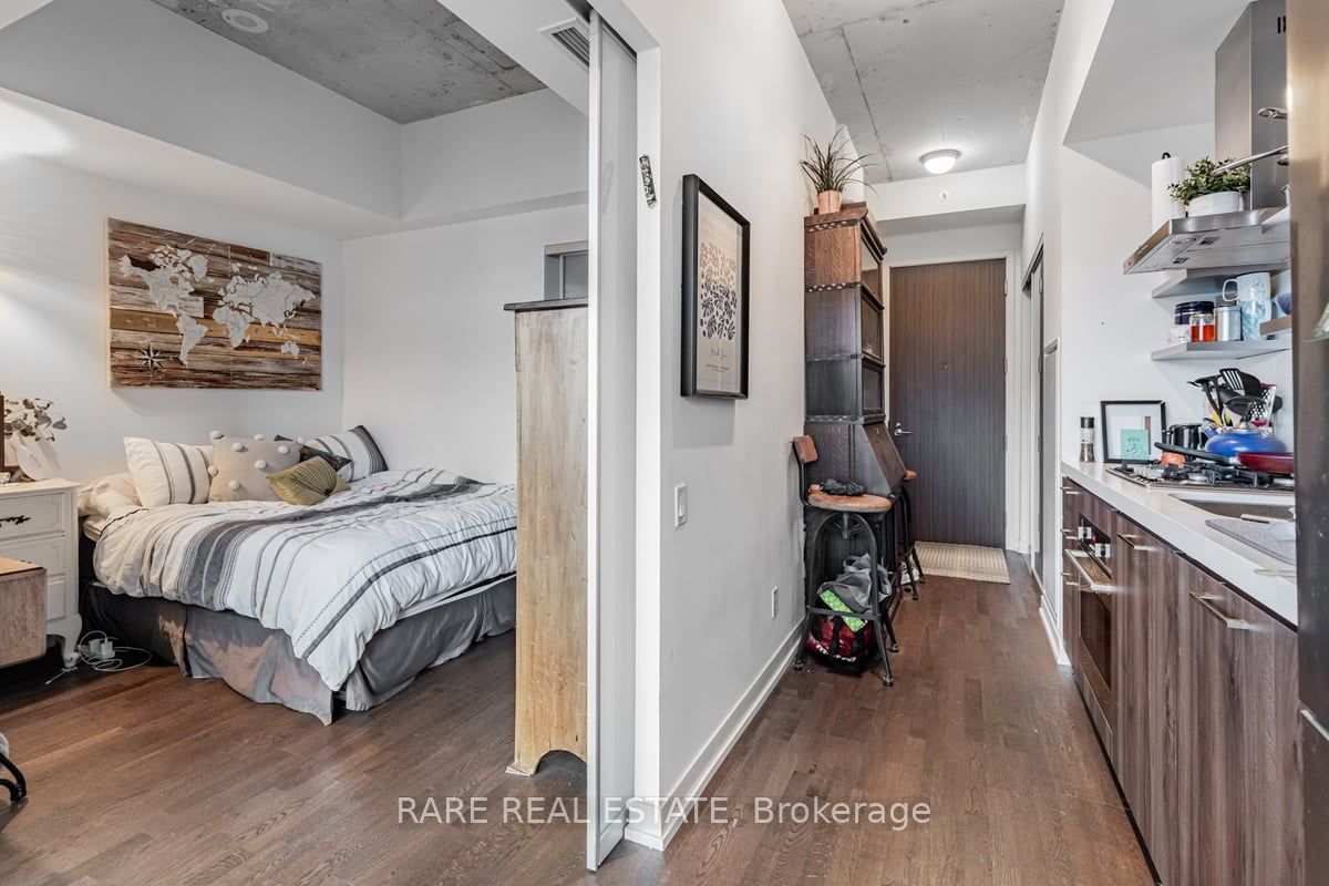 #1004 - 560 King Street Property Photo 15
