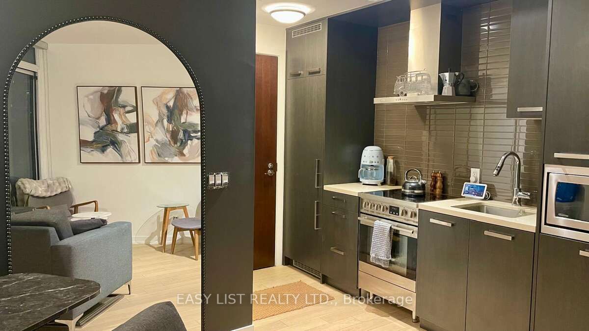 #n204 - 120 Bayview Avenue Property Photo 1