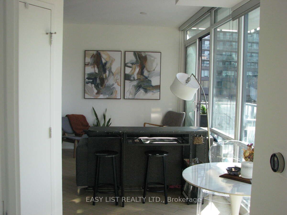 #n204 - 120 Bayview Avenue Property Photo 2