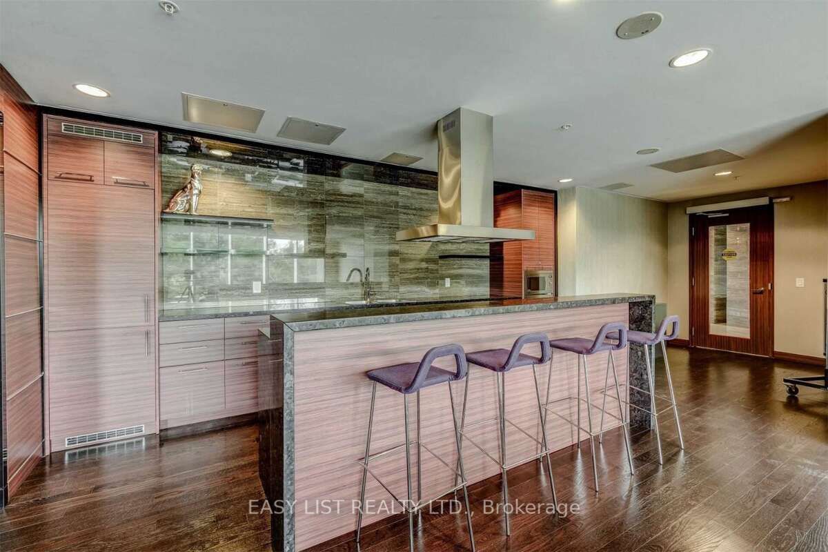 #n204 - 120 Bayview Avenue Property Photo 19