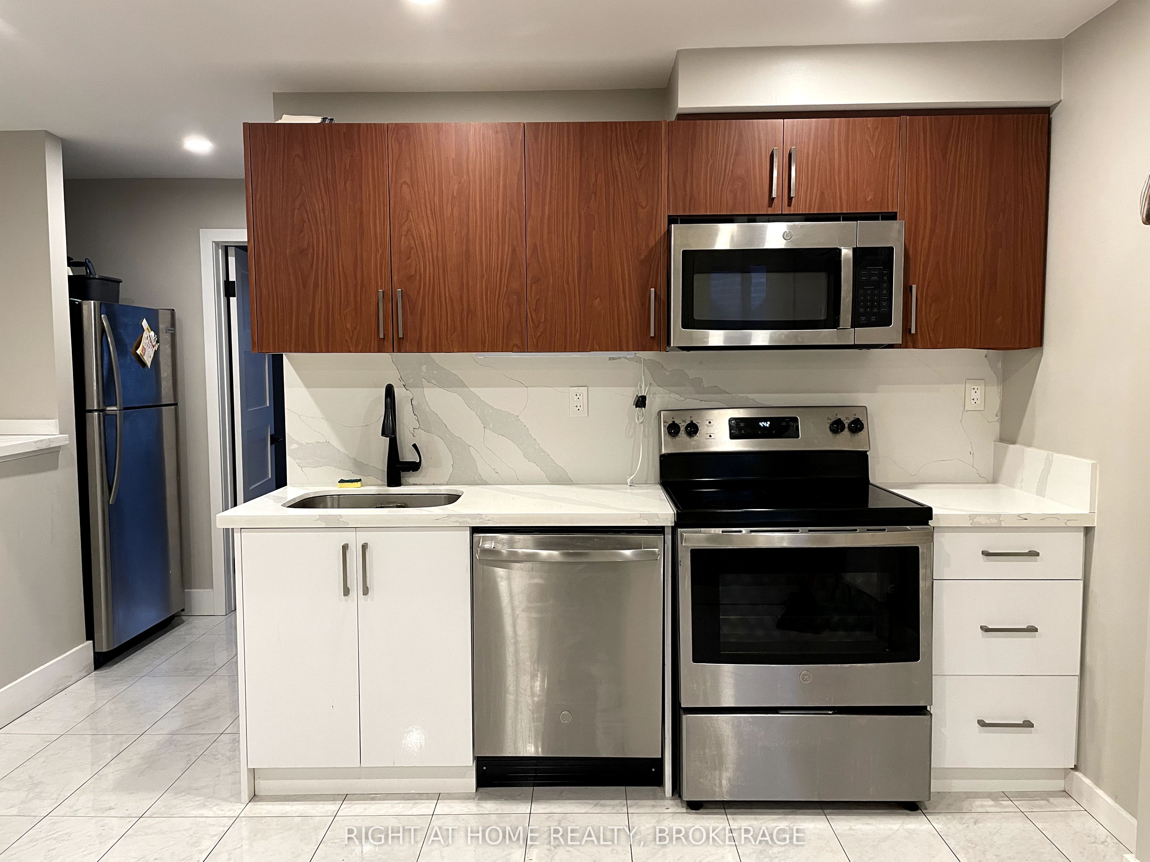 #2 - 37 Somerset Avenue Property Photo 1