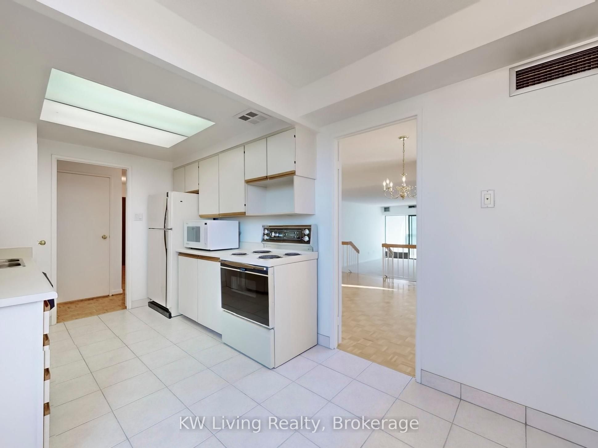 #1206 - 62 Wellesley Street Property Photo 8