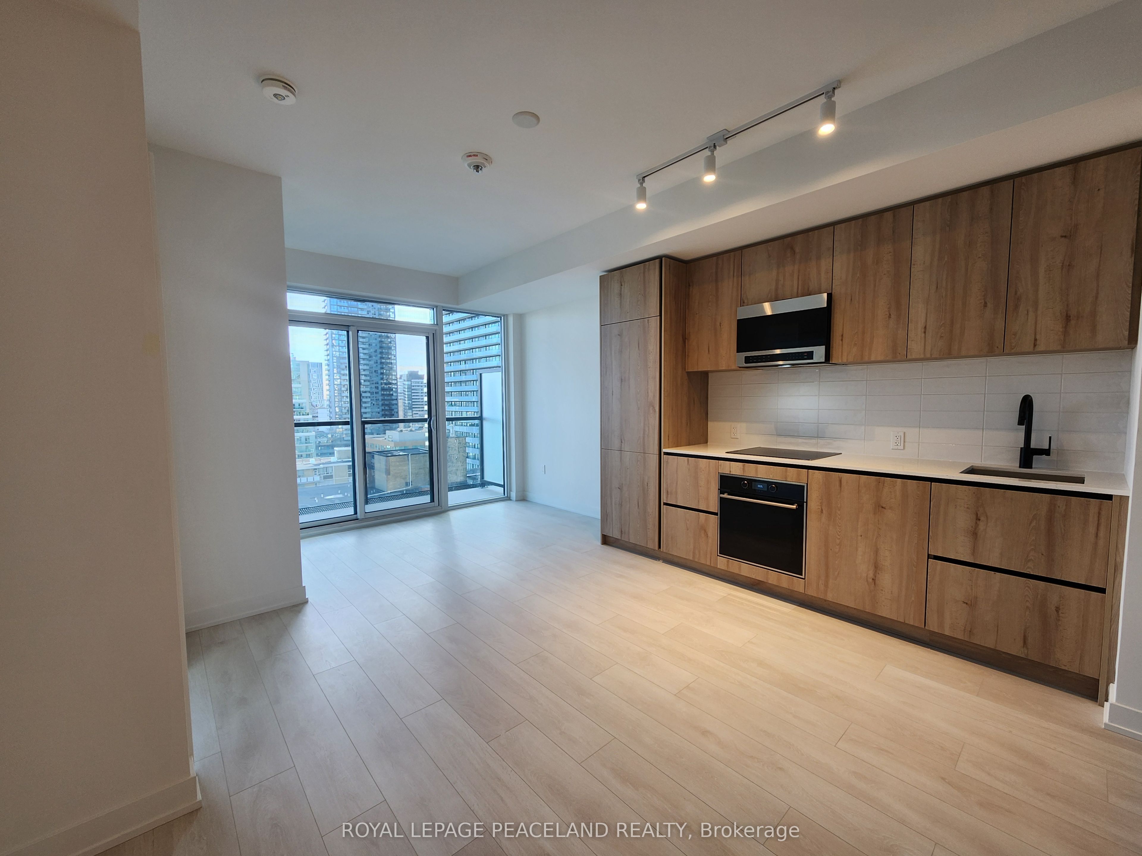#1613 - 127 Broadway Avenue Property Photo 1