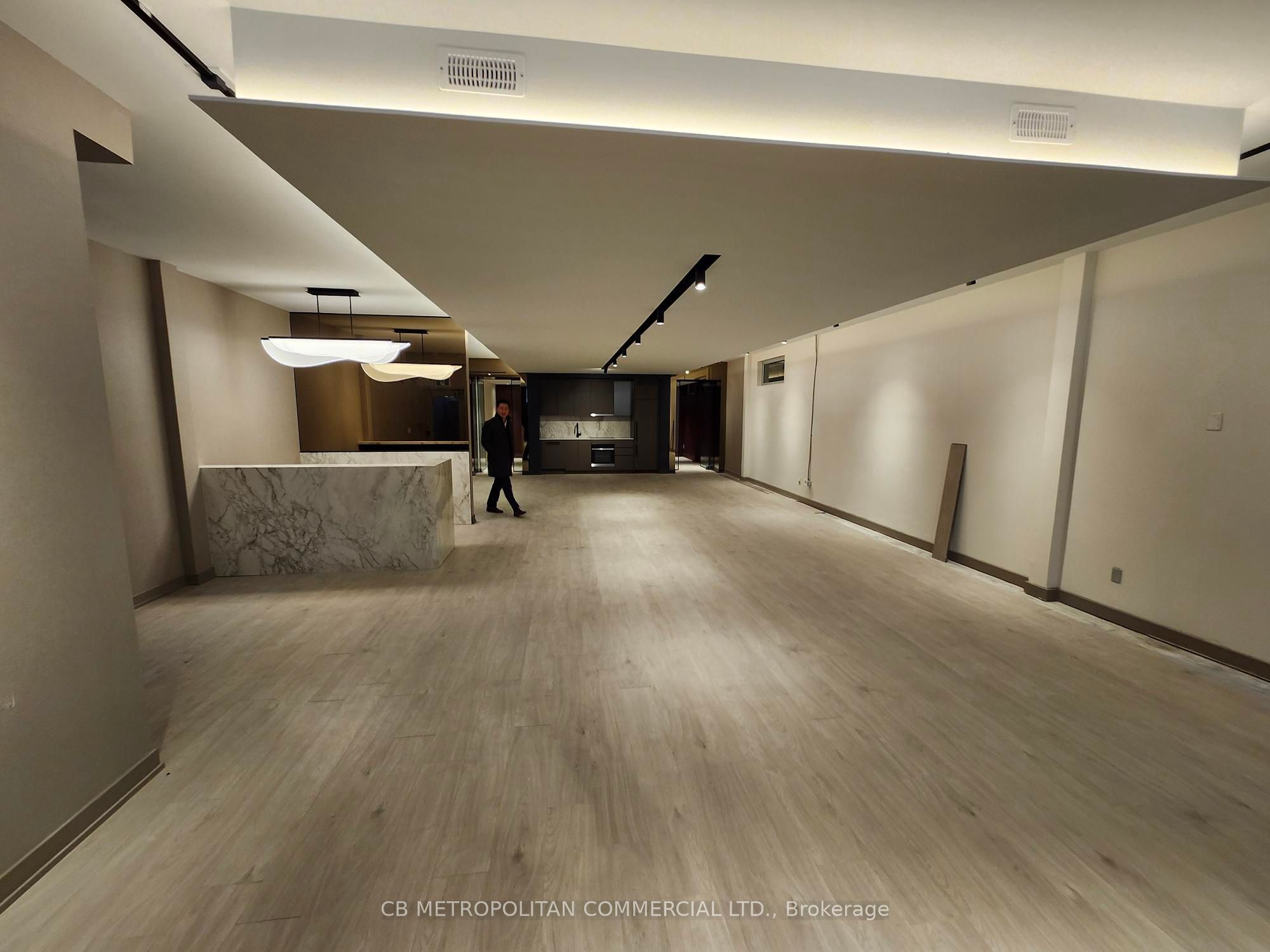 #lower - 636 King Street Property Photo 3