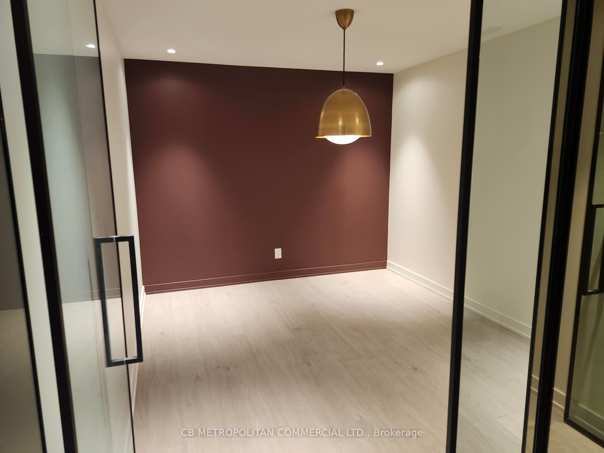 #lower - 636 King Street Property Photo 8