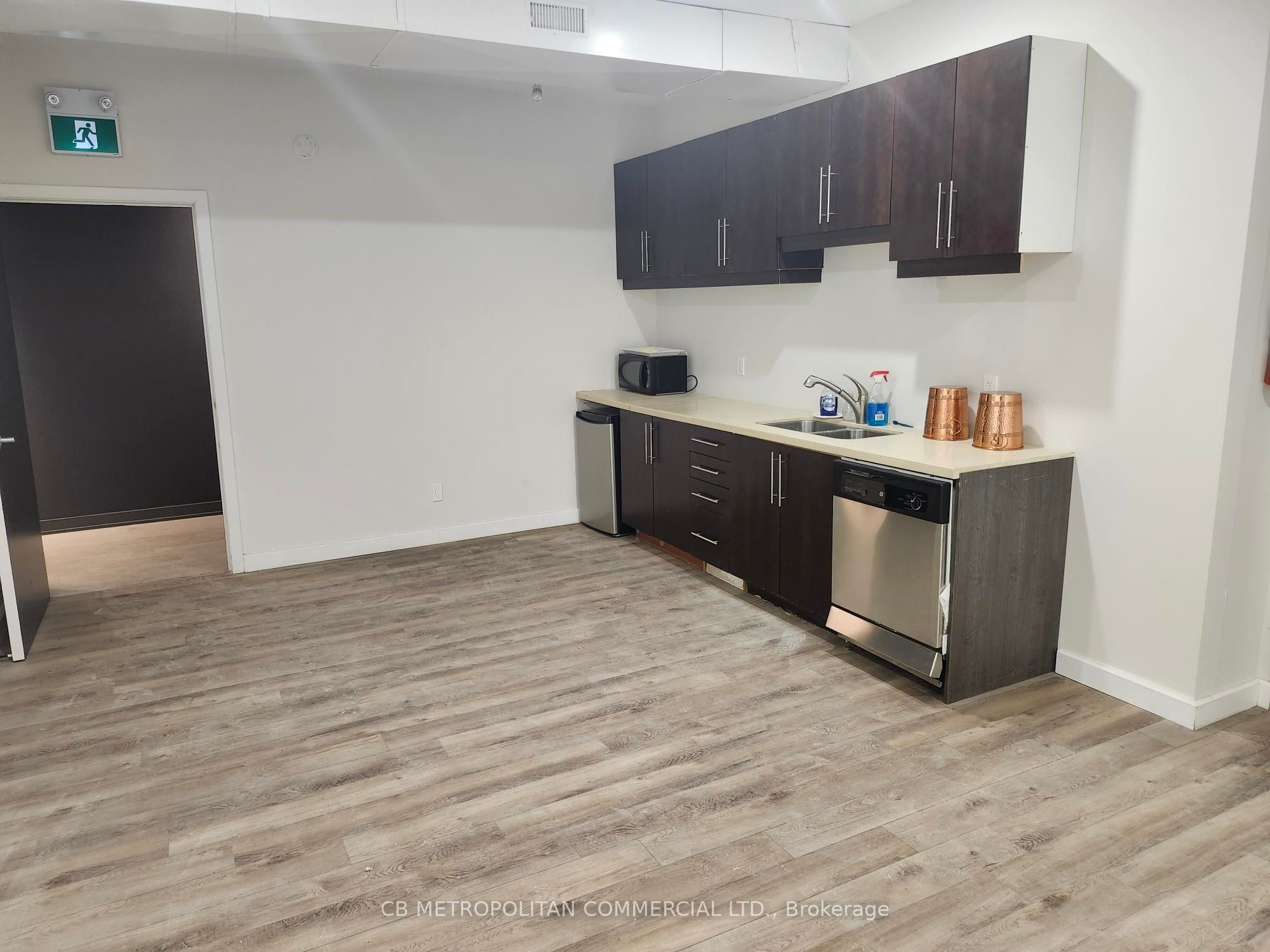 #lower - 636 King Street Property Photo 10