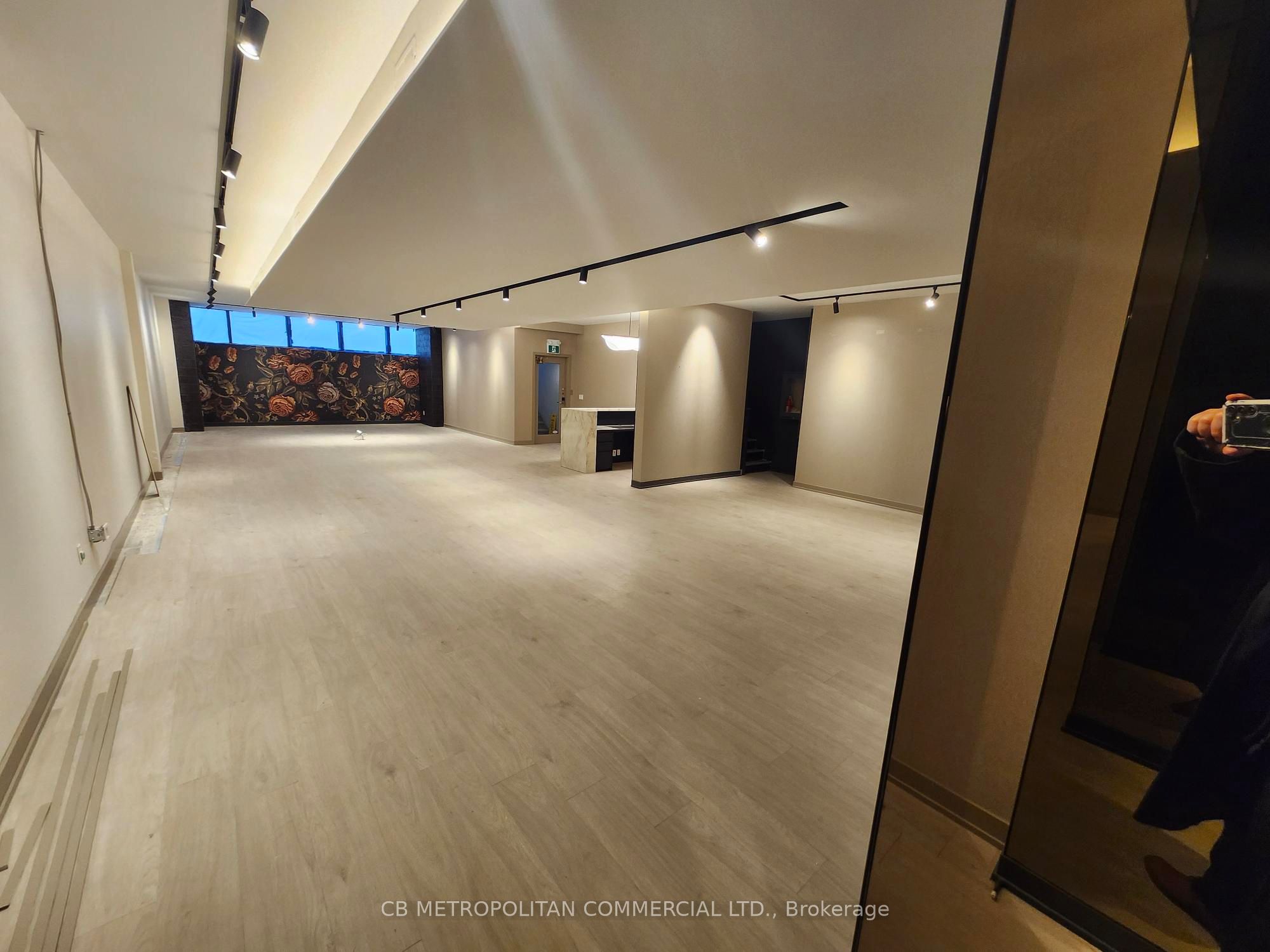#lower - 636 King Street Property Photo 14