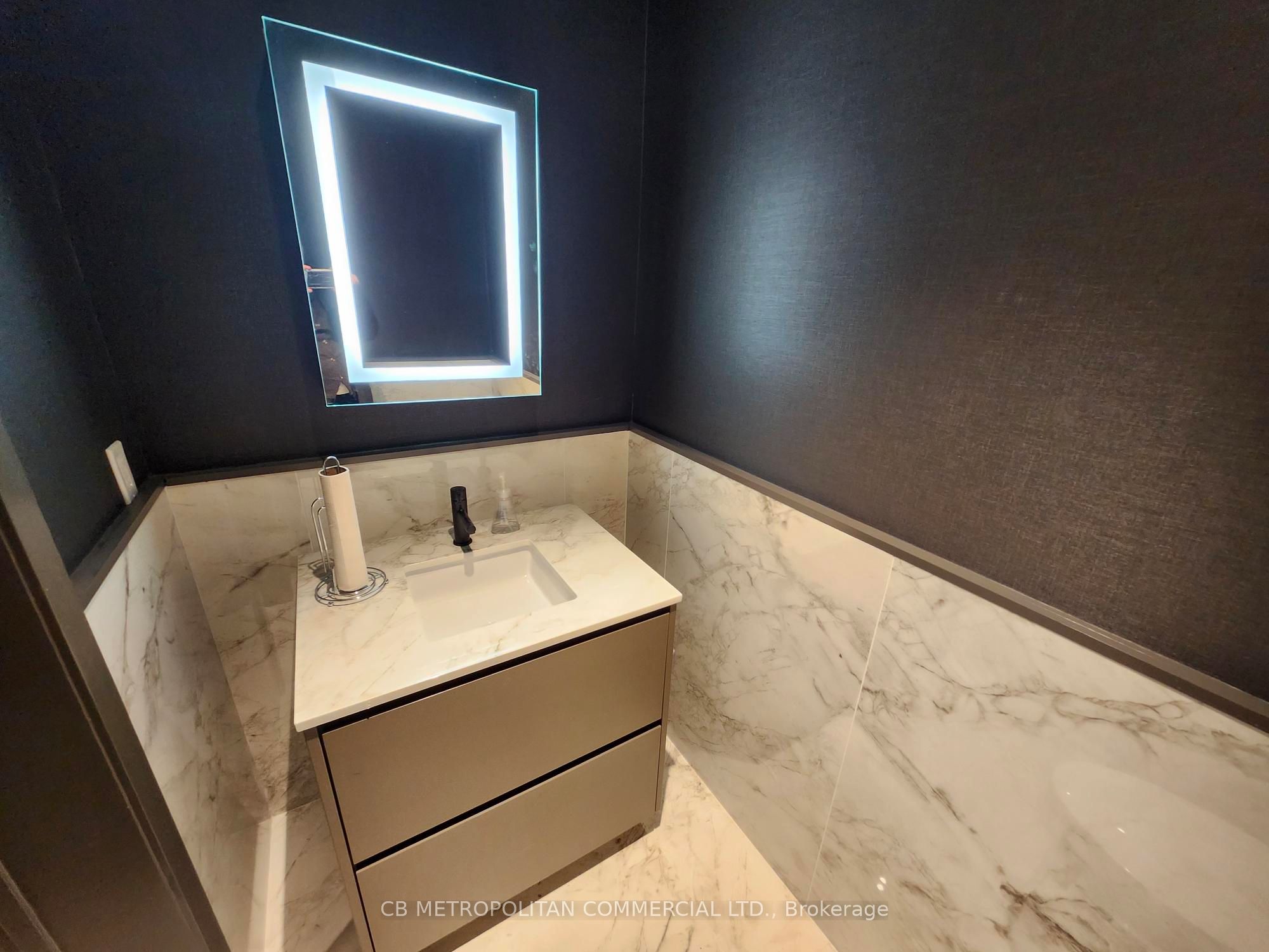 #lower - 636 King Street Property Photo 15