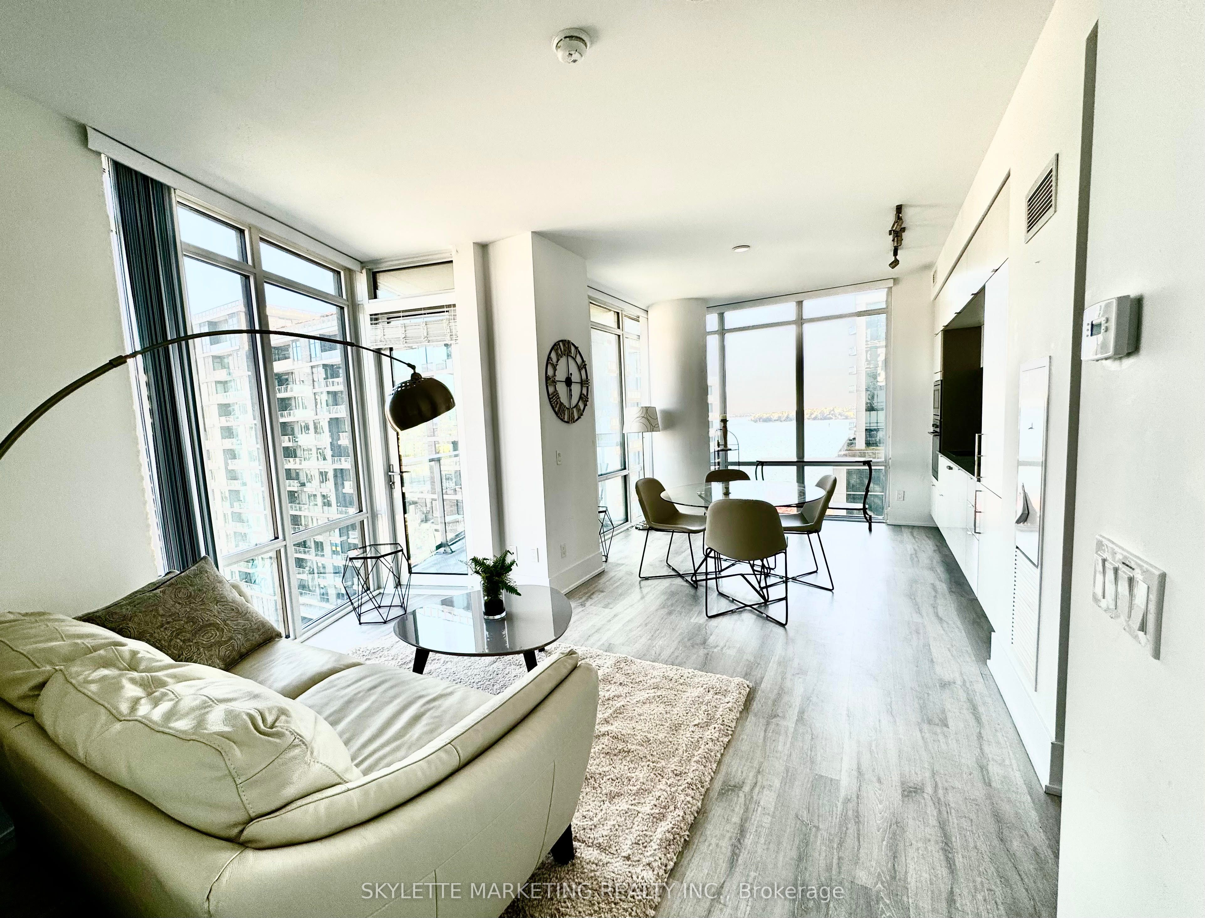 #902 - 15 Merchants' Wharf Property Photo 5