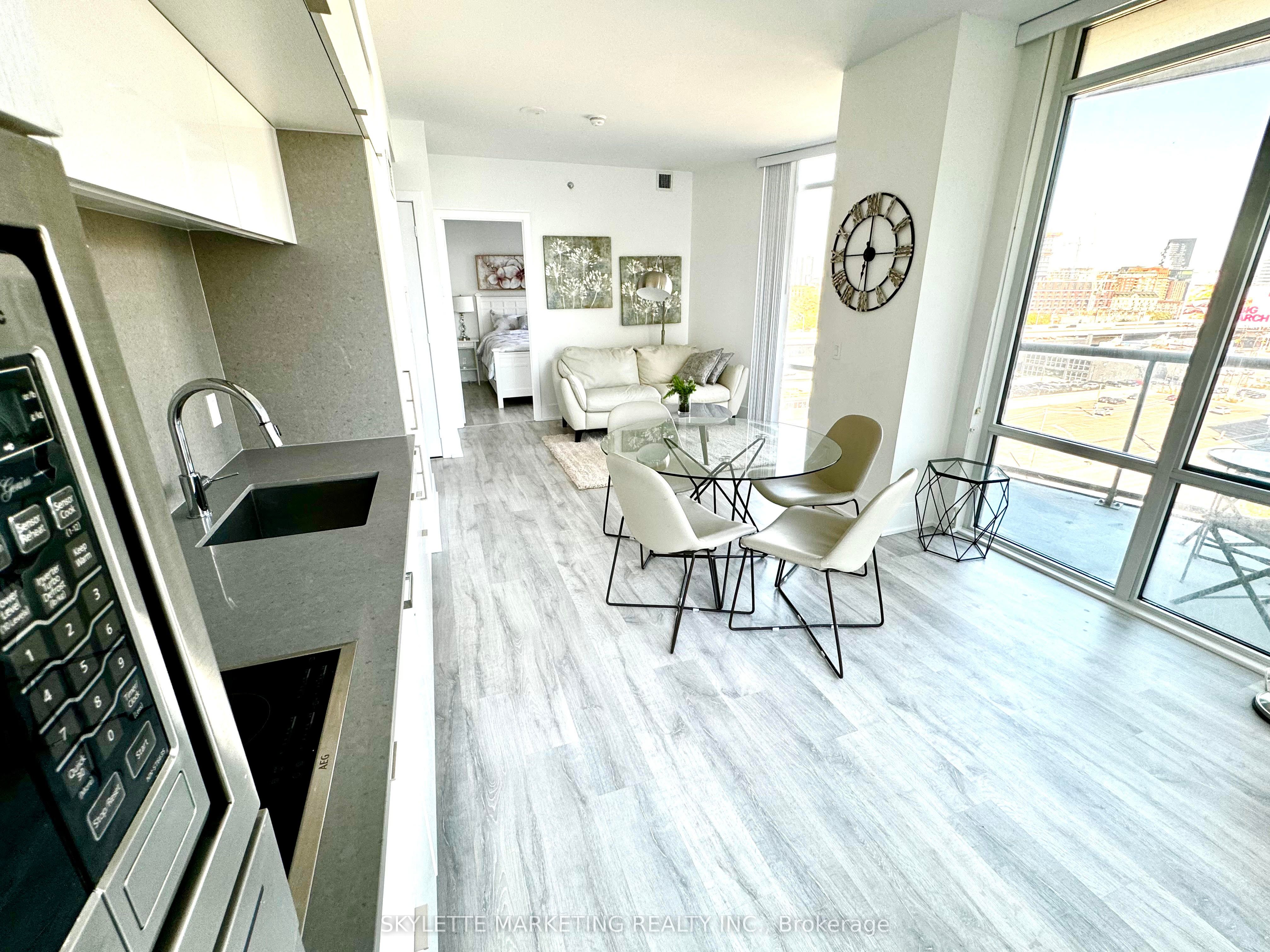#902 - 15 Merchants' Wharf Property Photo 7