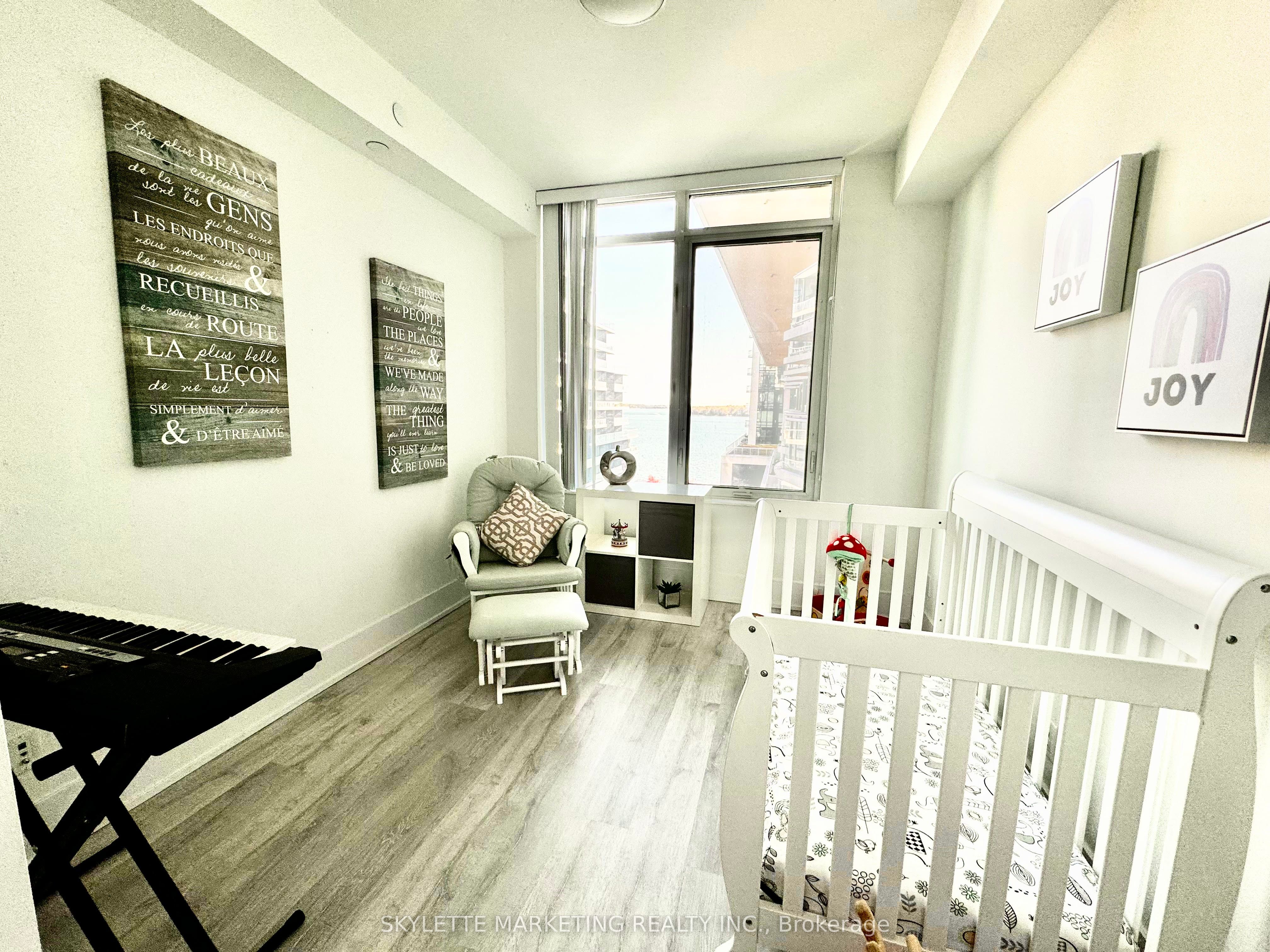 #902 - 15 Merchants' Wharf Property Photo 9