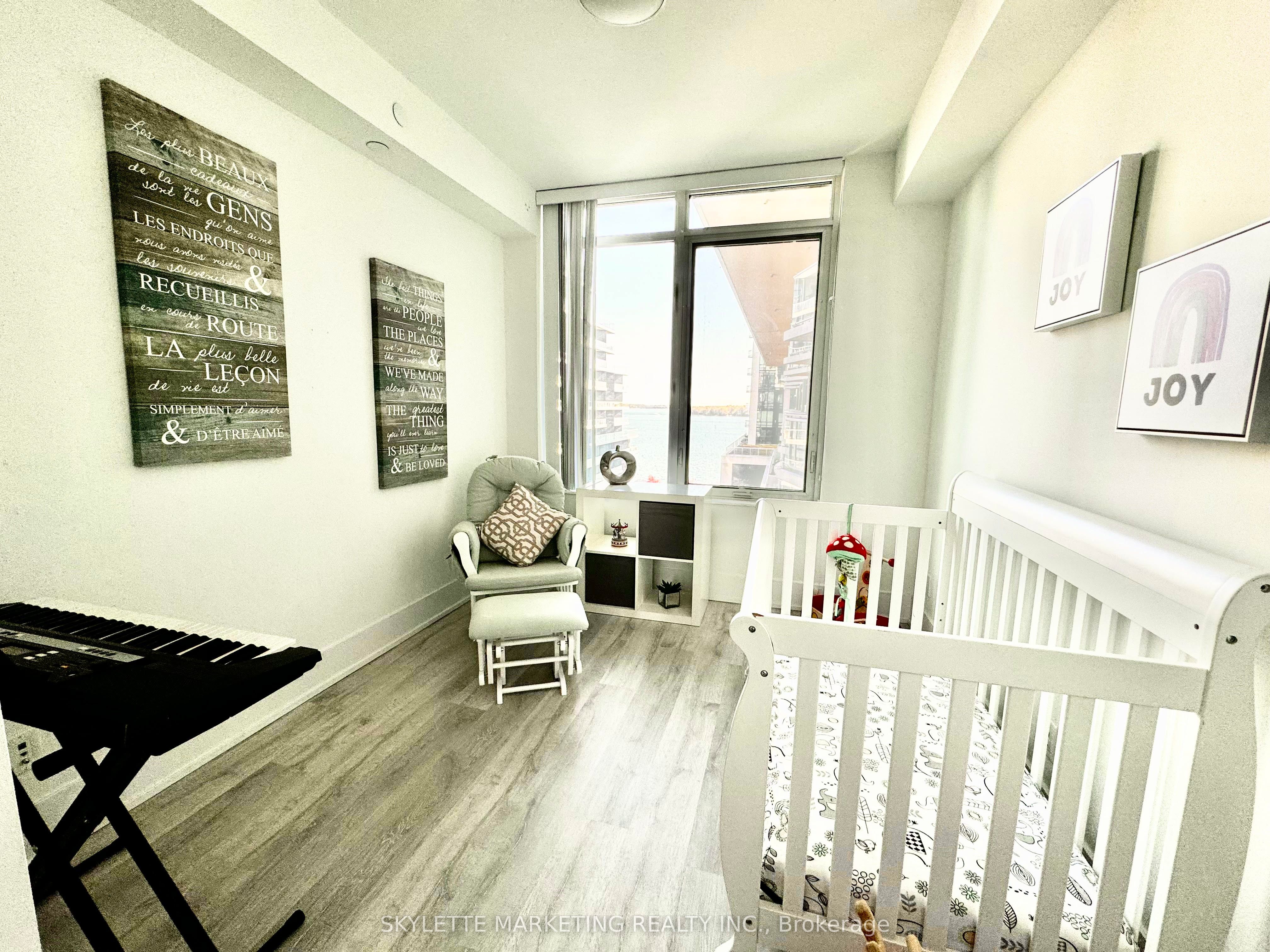 #902 - 15 Merchants' Wharf Property Photo 12