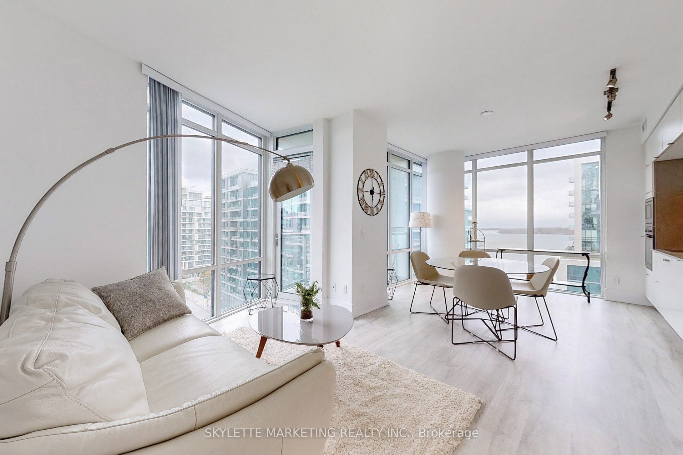 #902 - 15 Merchants' Wharf Property Photo 17