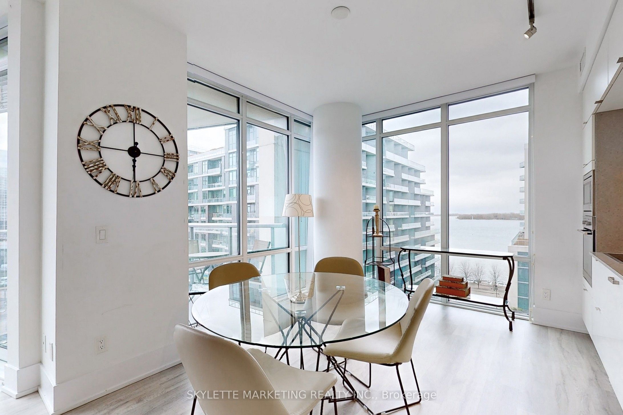 #902 - 15 Merchants' Wharf Property Photo 23