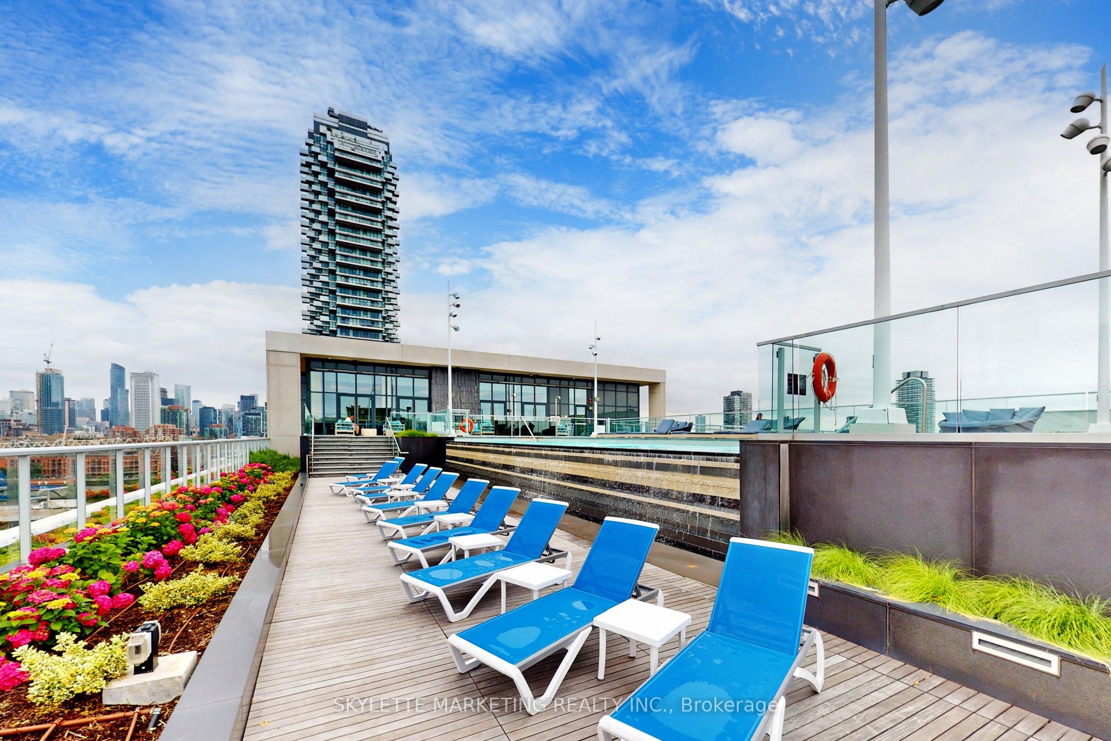 #902 - 15 Merchants' Wharf Property Photo 37