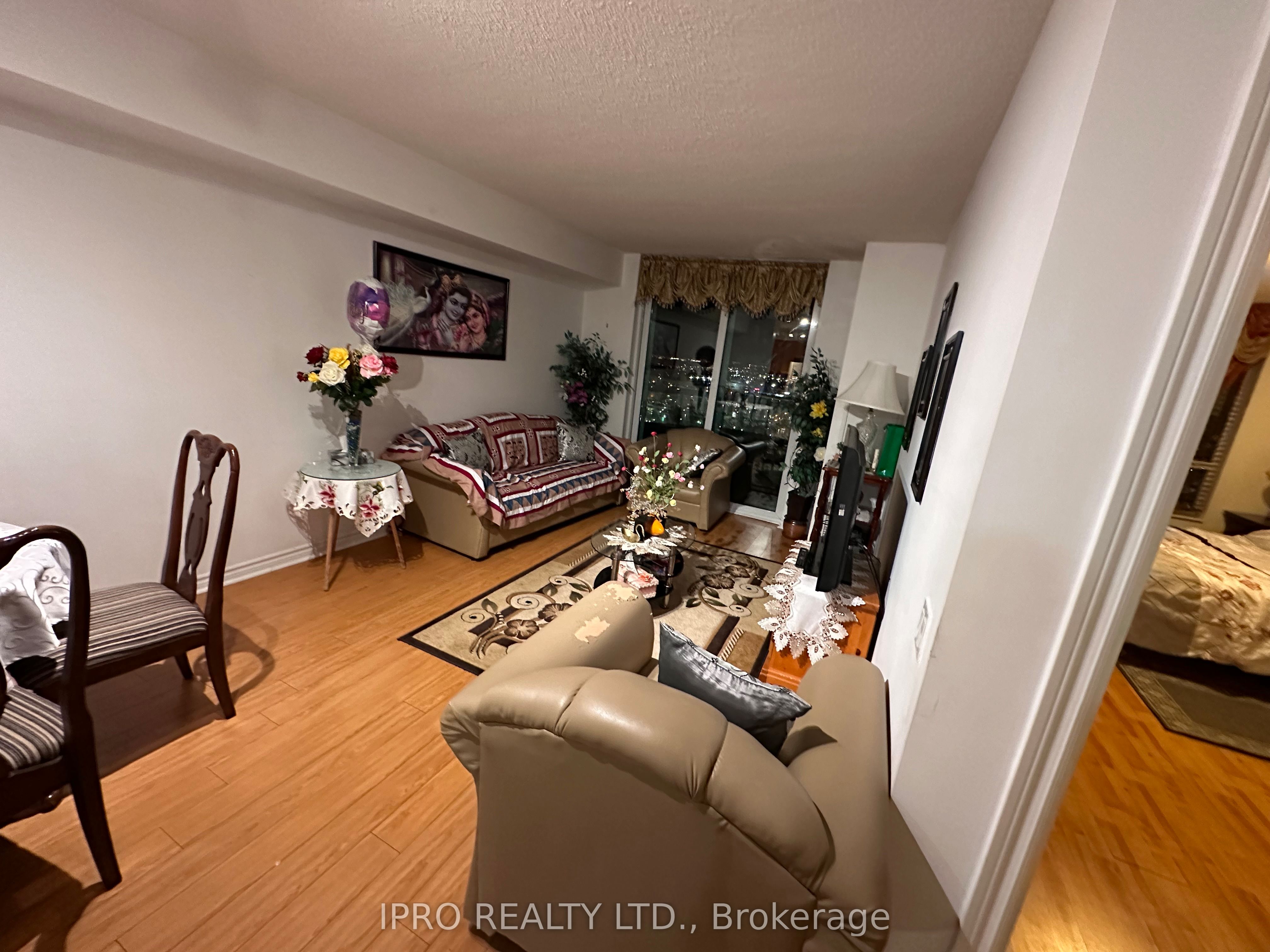 #1707 - 61 Town Centre Court Property Photo 12