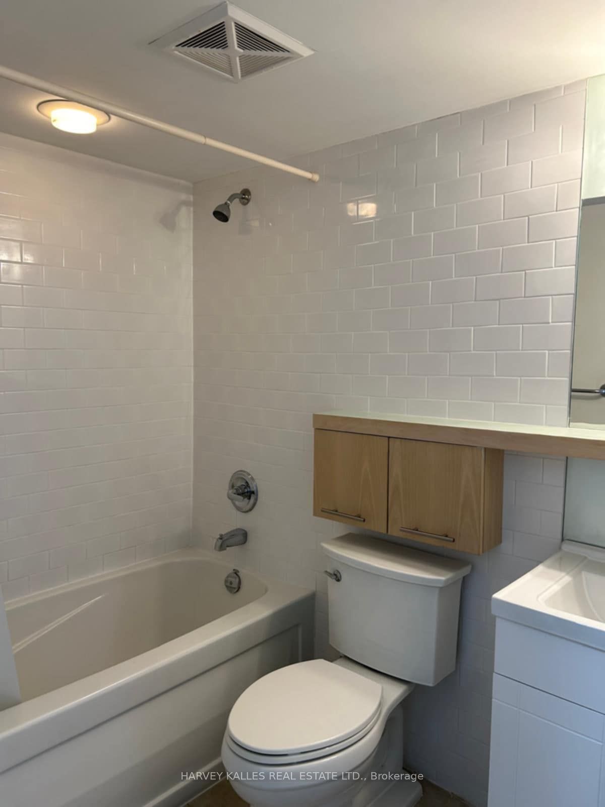 #1608 - 21 Carlton Street Property Photo 5