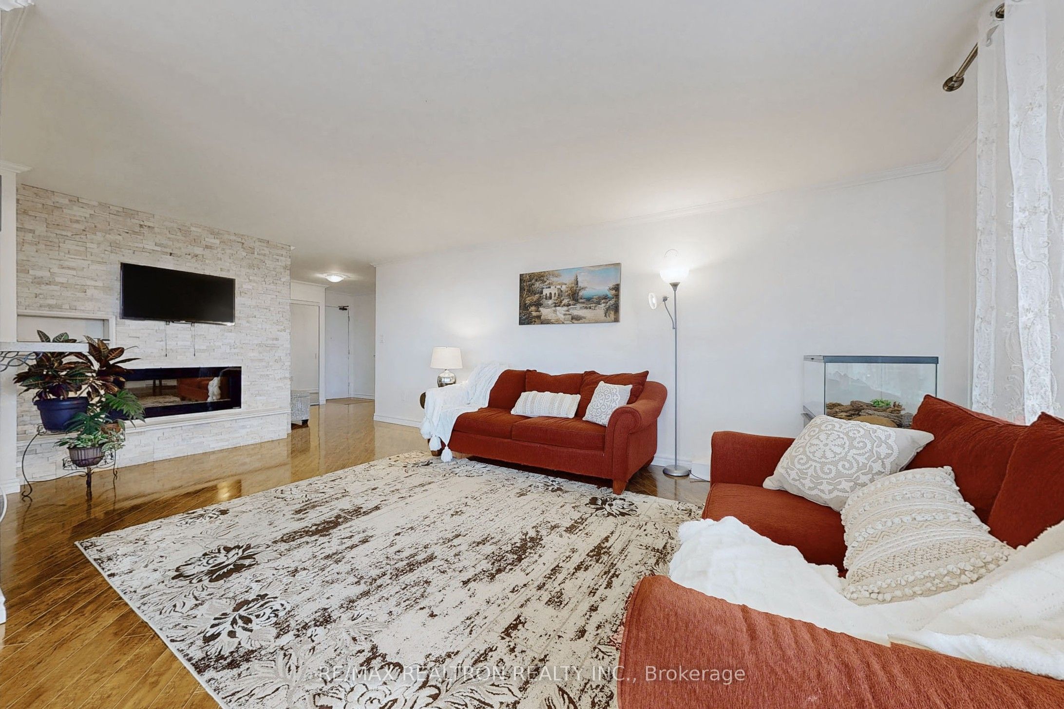 #1706 - 135 Antibes Drive Property Photo 8