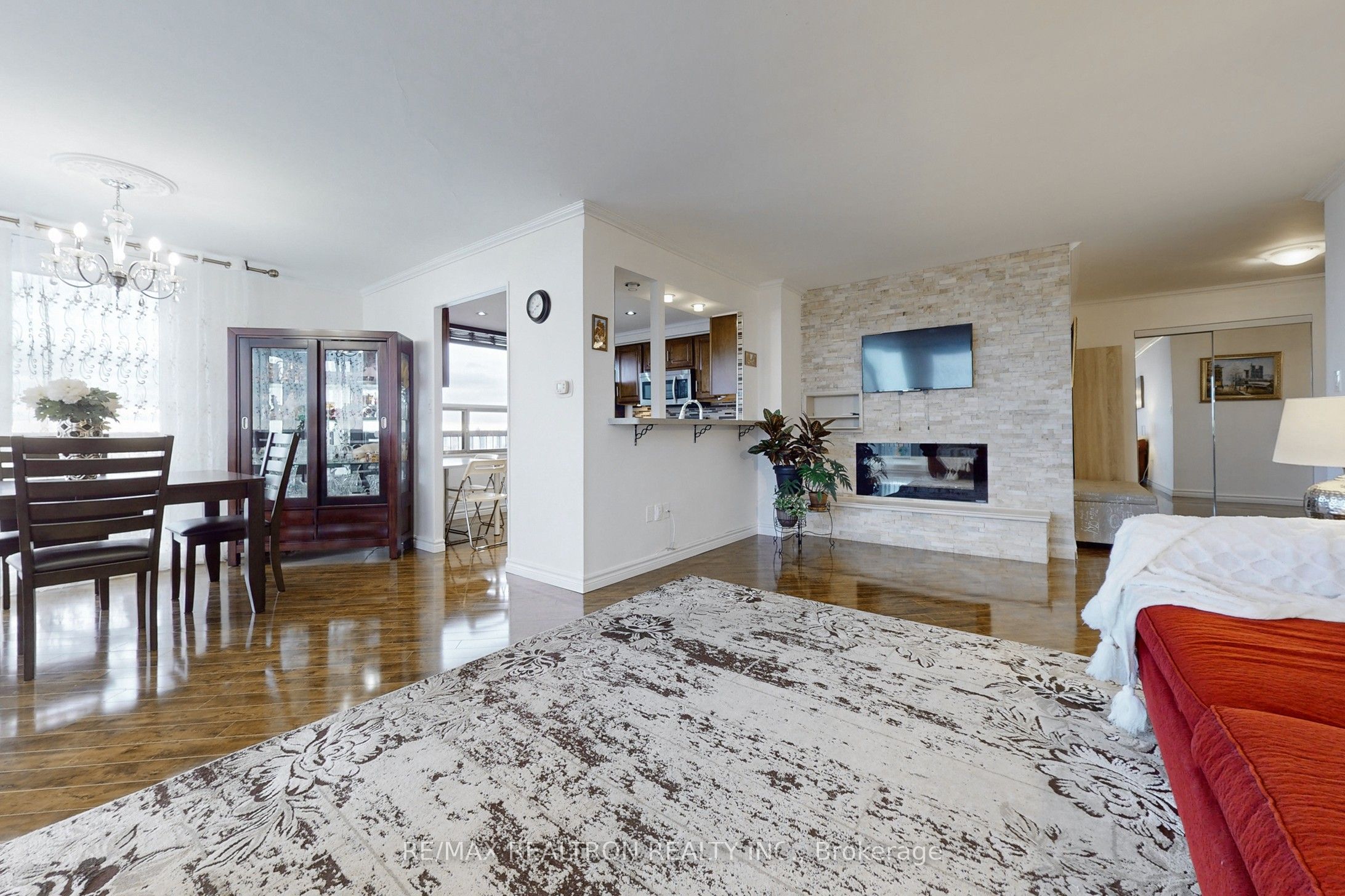 #1706 - 135 Antibes Drive Property Photo 11