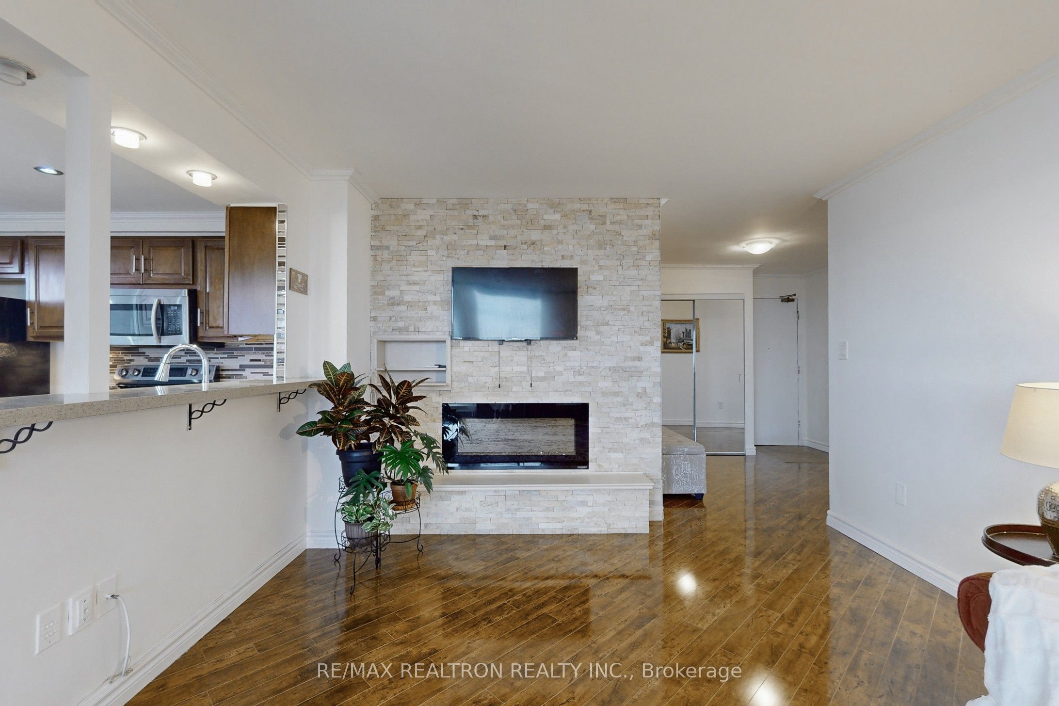 #1706 - 135 Antibes Drive Property Photo 12