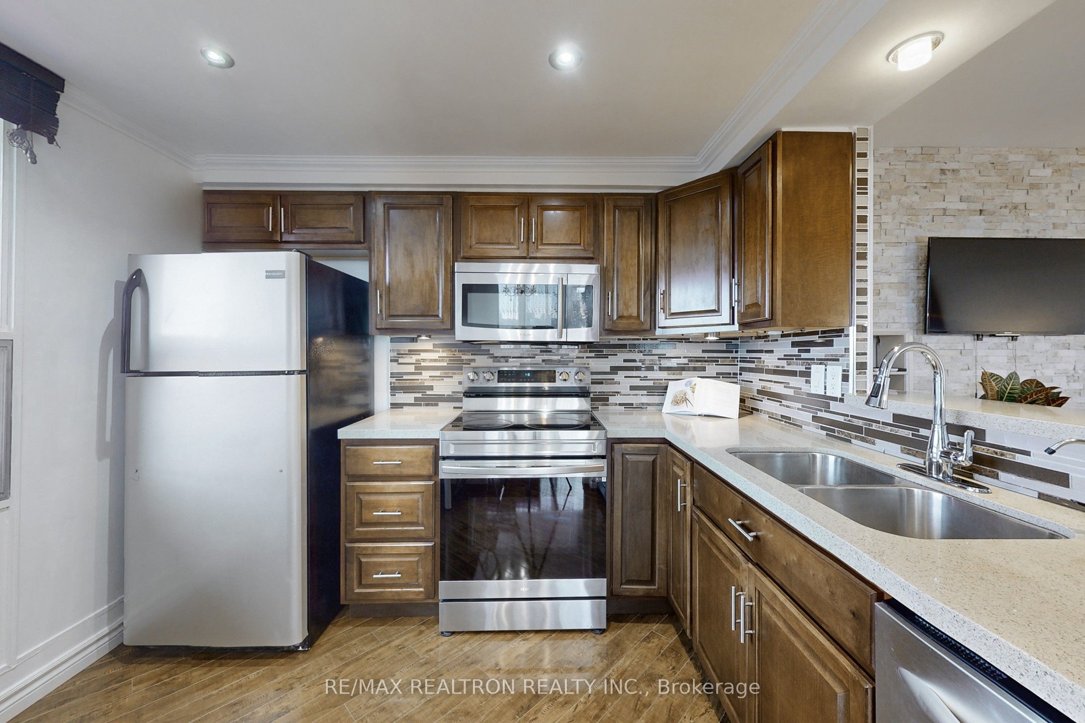 #1706 - 135 Antibes Drive Property Photo 15