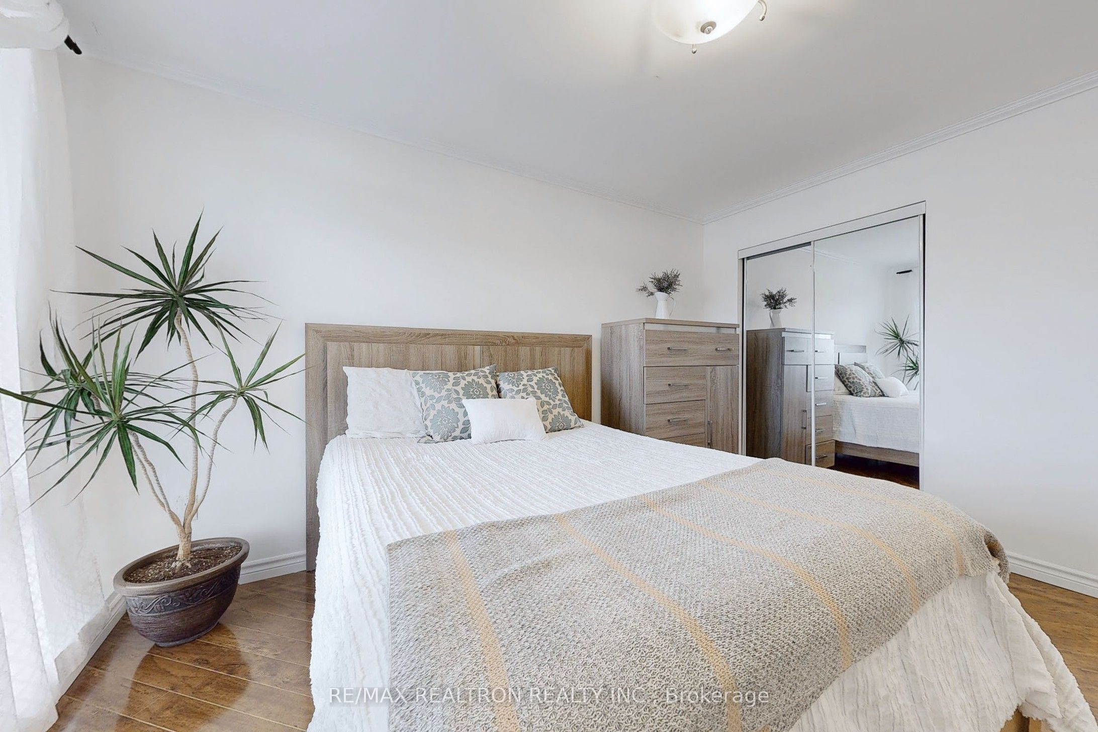 #1706 - 135 Antibes Drive Property Photo 17