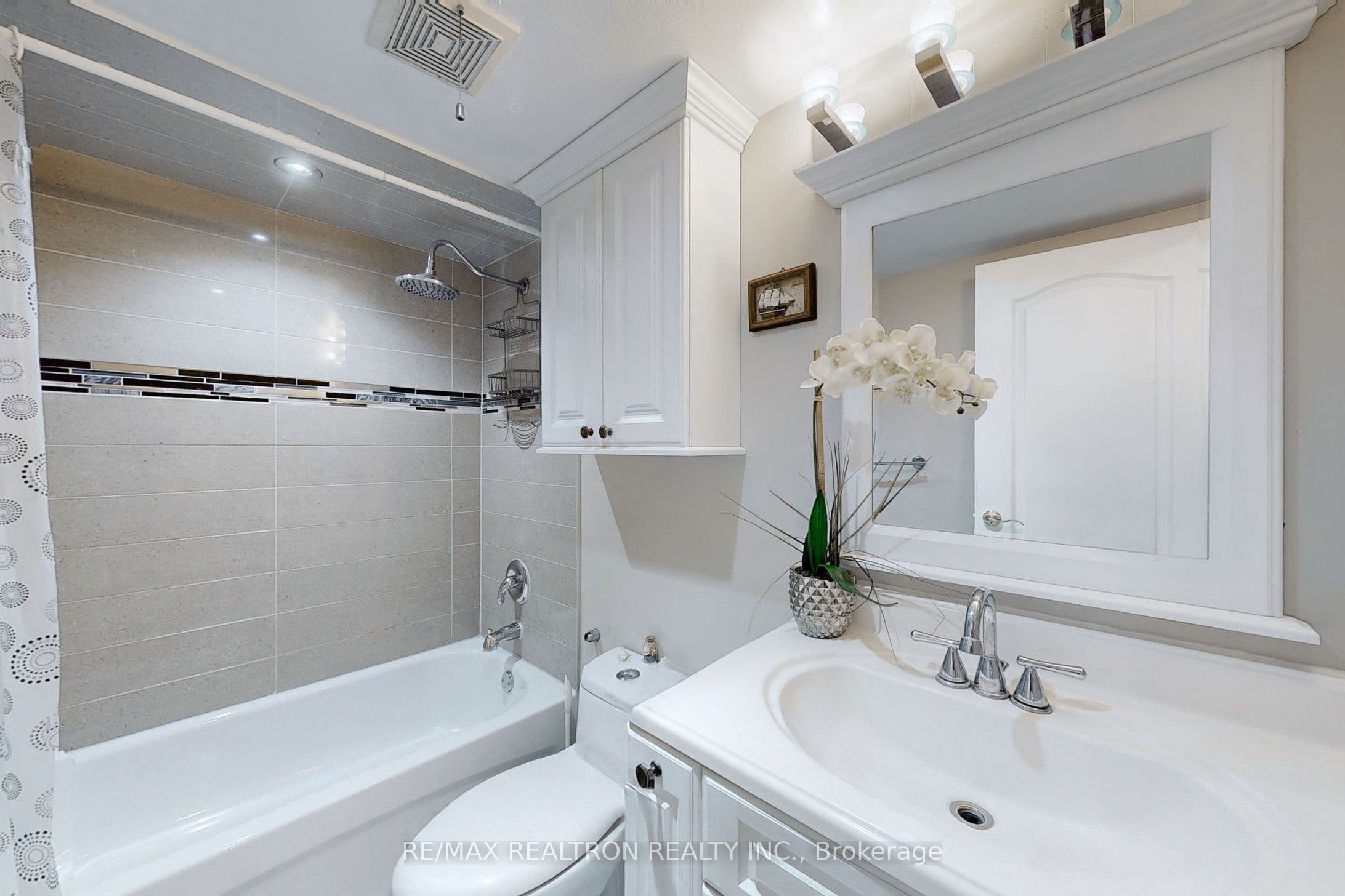 #1706 - 135 Antibes Drive Property Photo 18