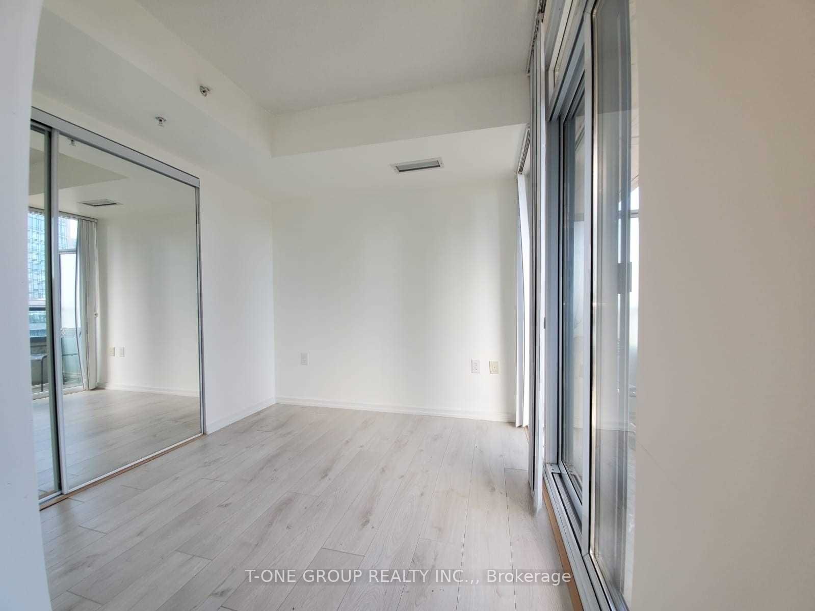 #526e - 36 Lisgar Street Property Photo 9