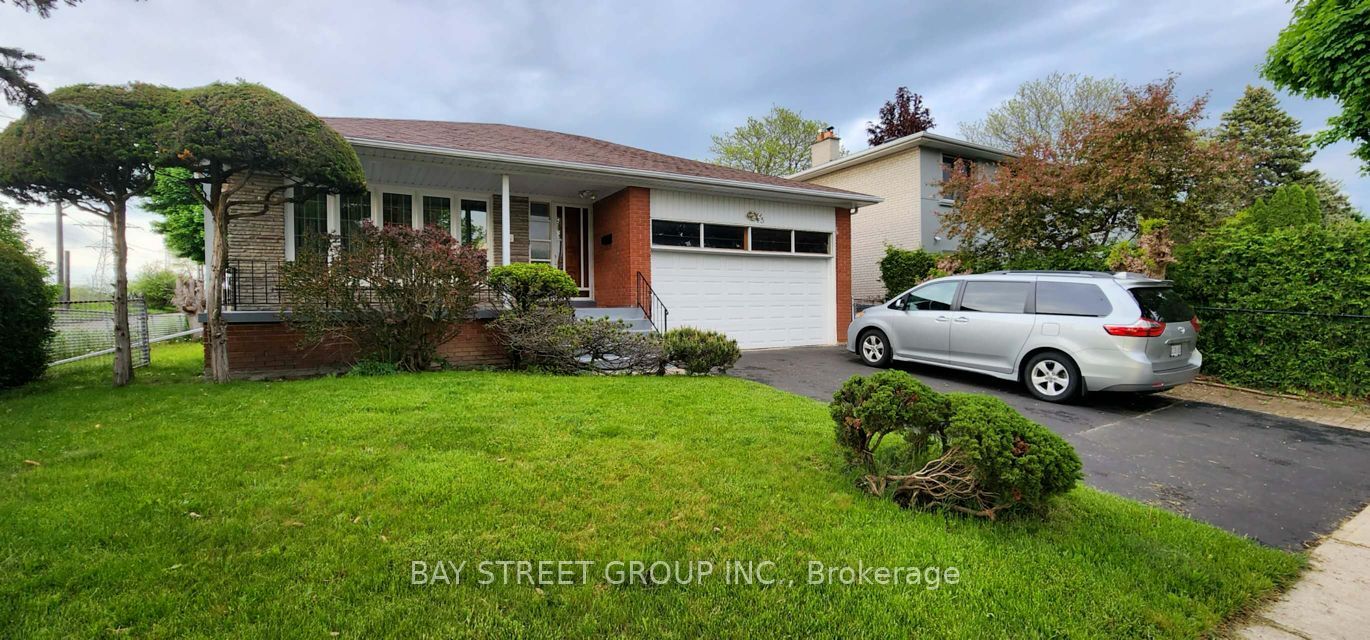 #room2 - 45 Pineway Boulevard Property Photo 1