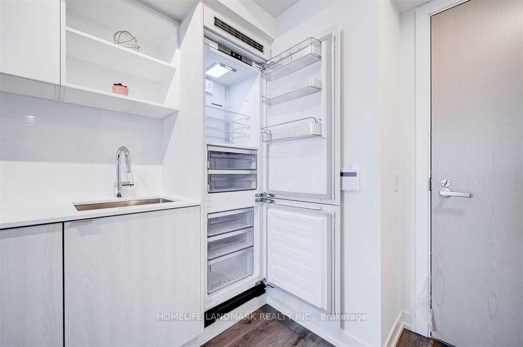 #2706 - 138 Downes Street Property Photo 8