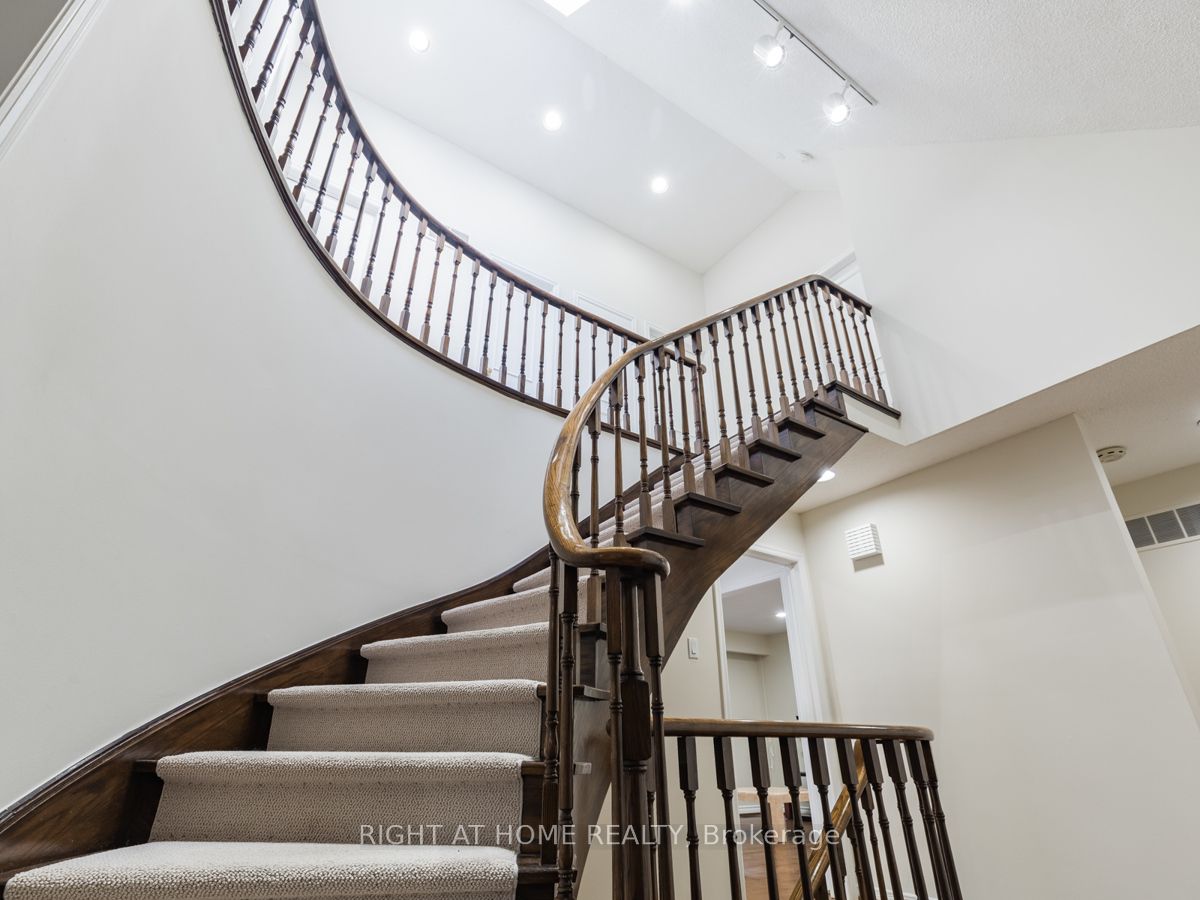 16 Fernside Court Property Photo 3