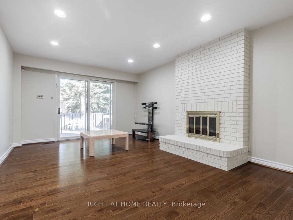 16 Fernside Court Property Photo 4