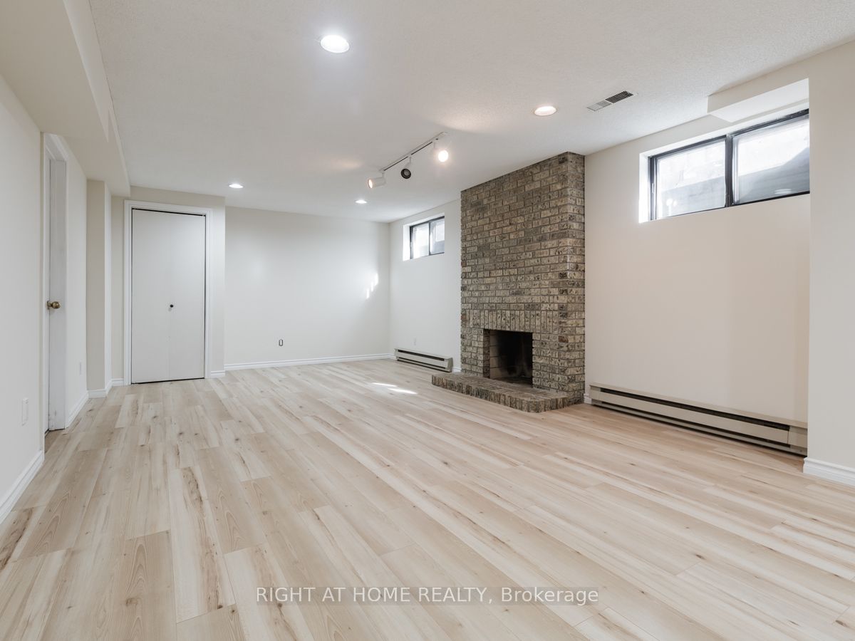 16 Fernside Court Property Photo 18