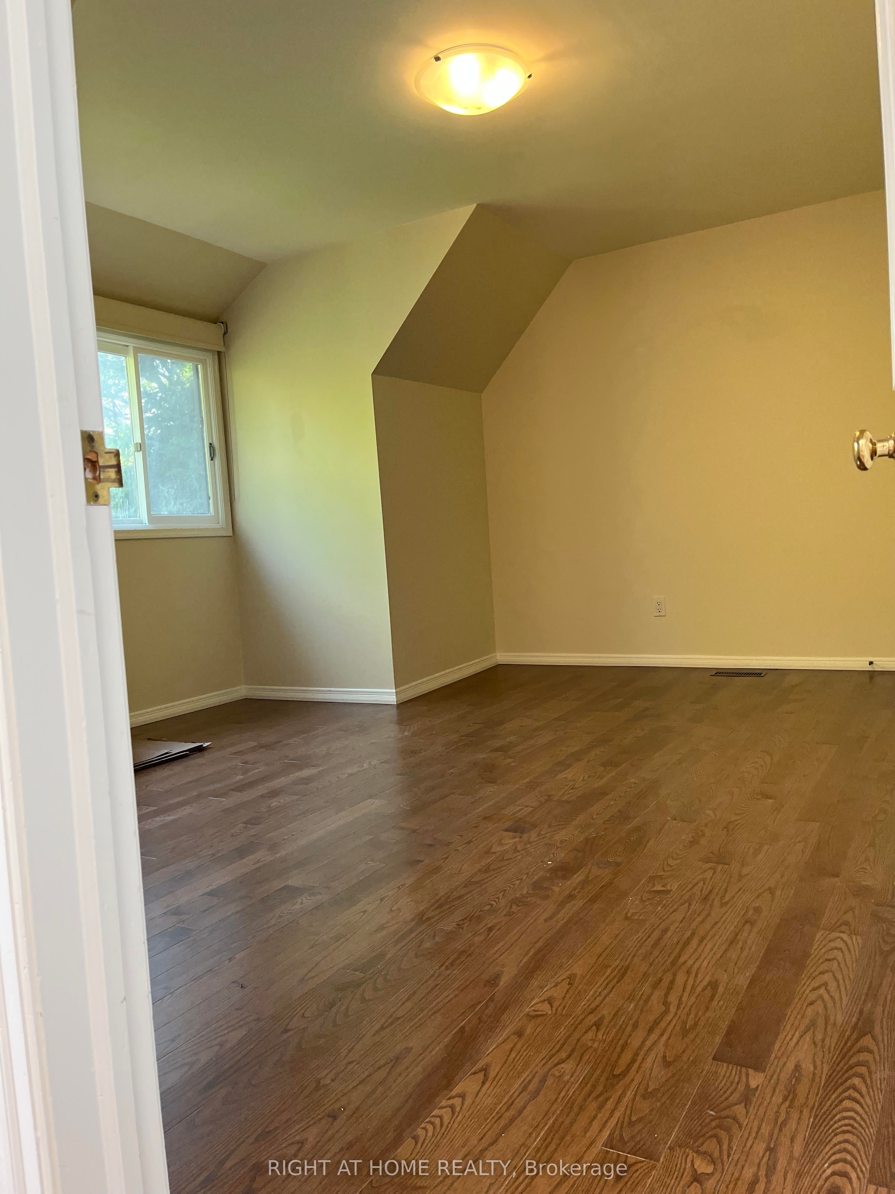 16 Fernside Court Property Photo 27
