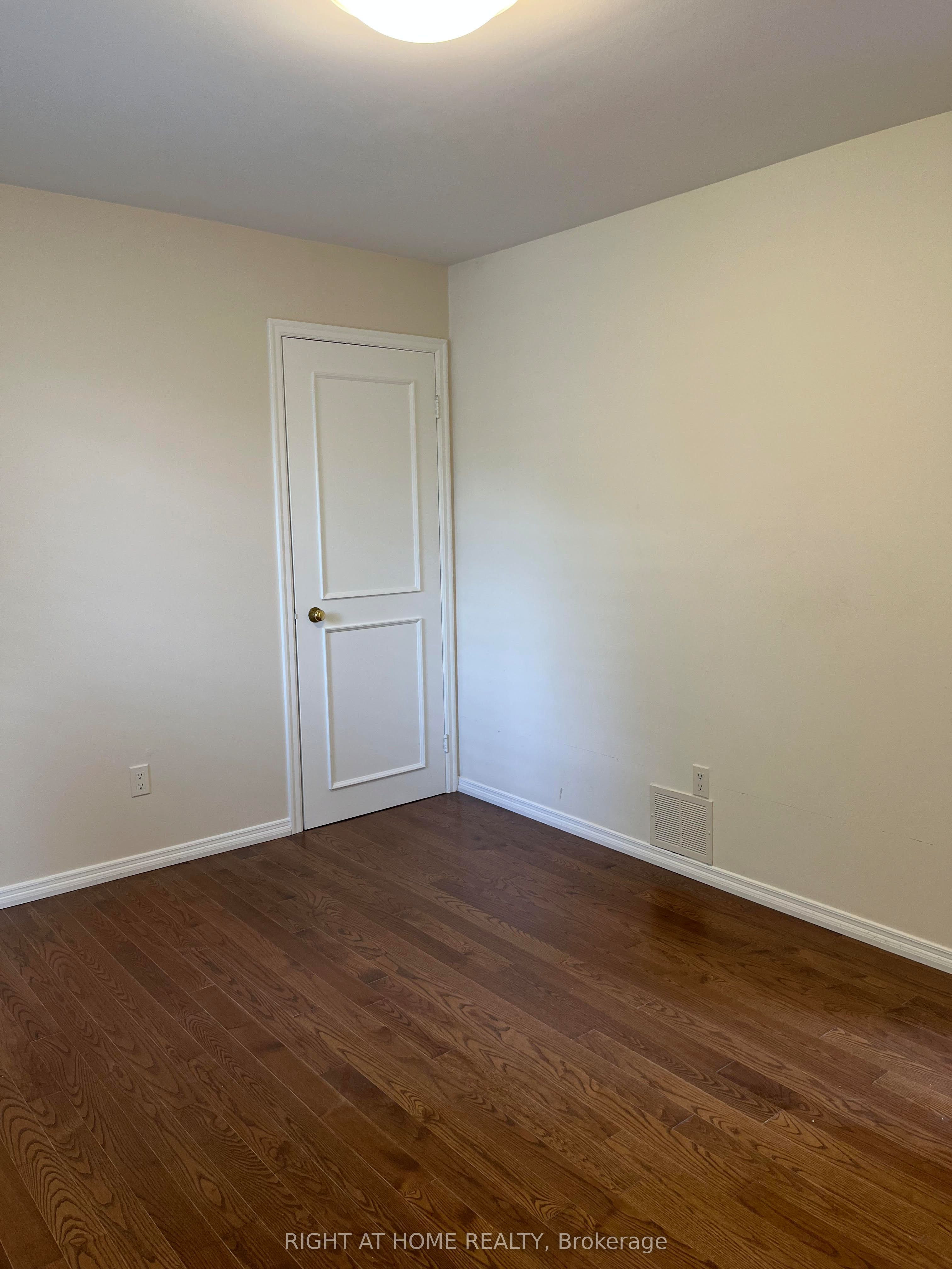 16 Fernside Court Property Photo 28
