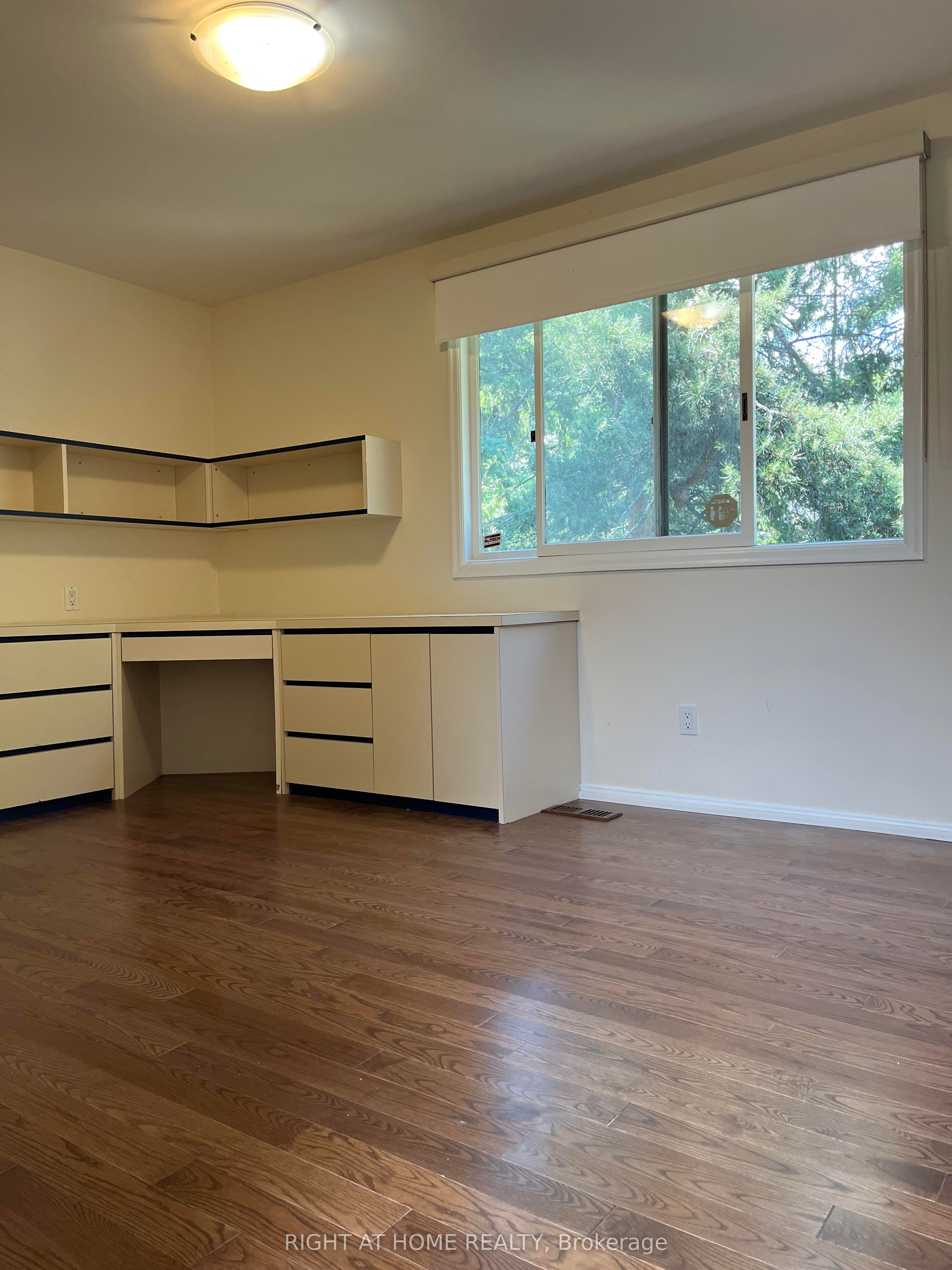 16 Fernside Court Property Photo 30