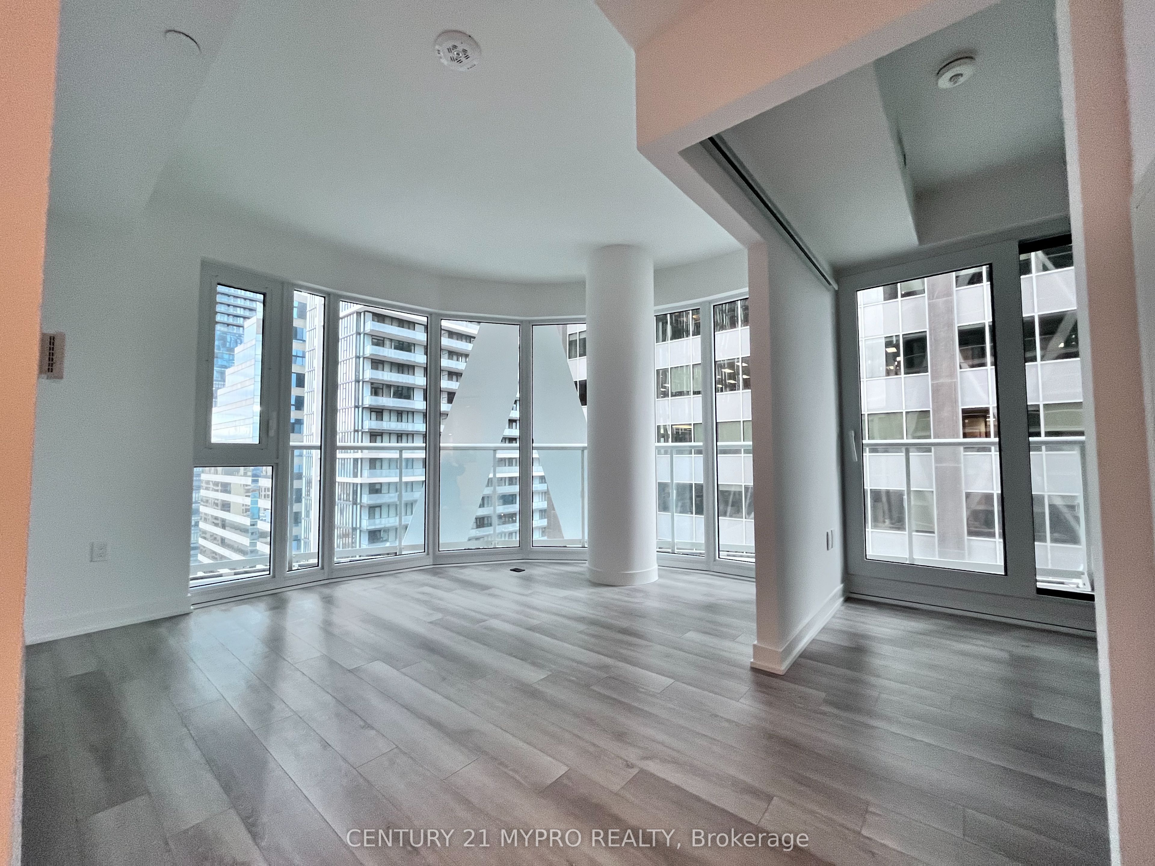 #1528 - 230 Simcoe Street Property Photo 1