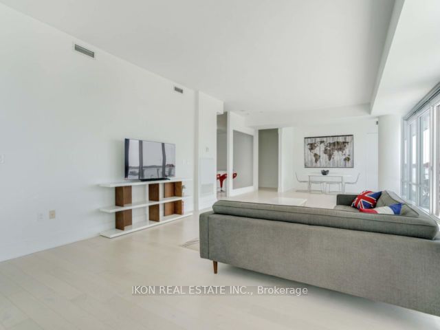 #302 - 29 Queens Quay Property Photo 5