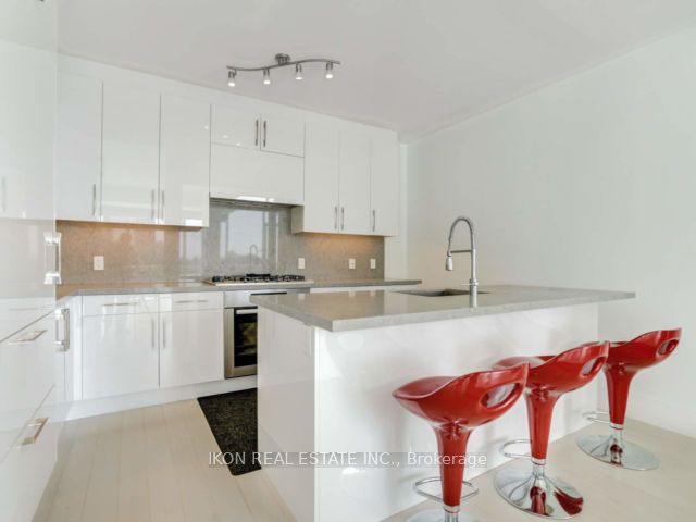#302 - 29 Queens Quay Property Photo 10