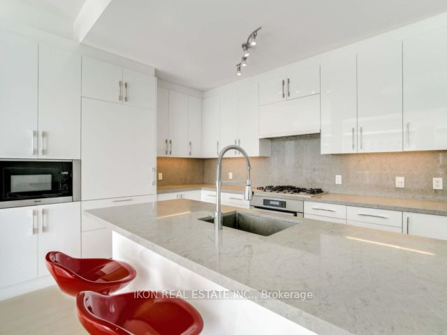 #302 - 29 Queens Quay Property Photo 11