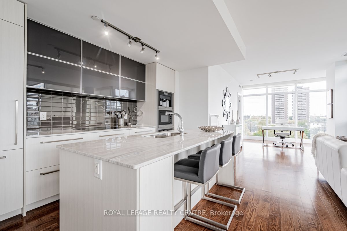 #611 - 170 Avenue Road Property Photo 4