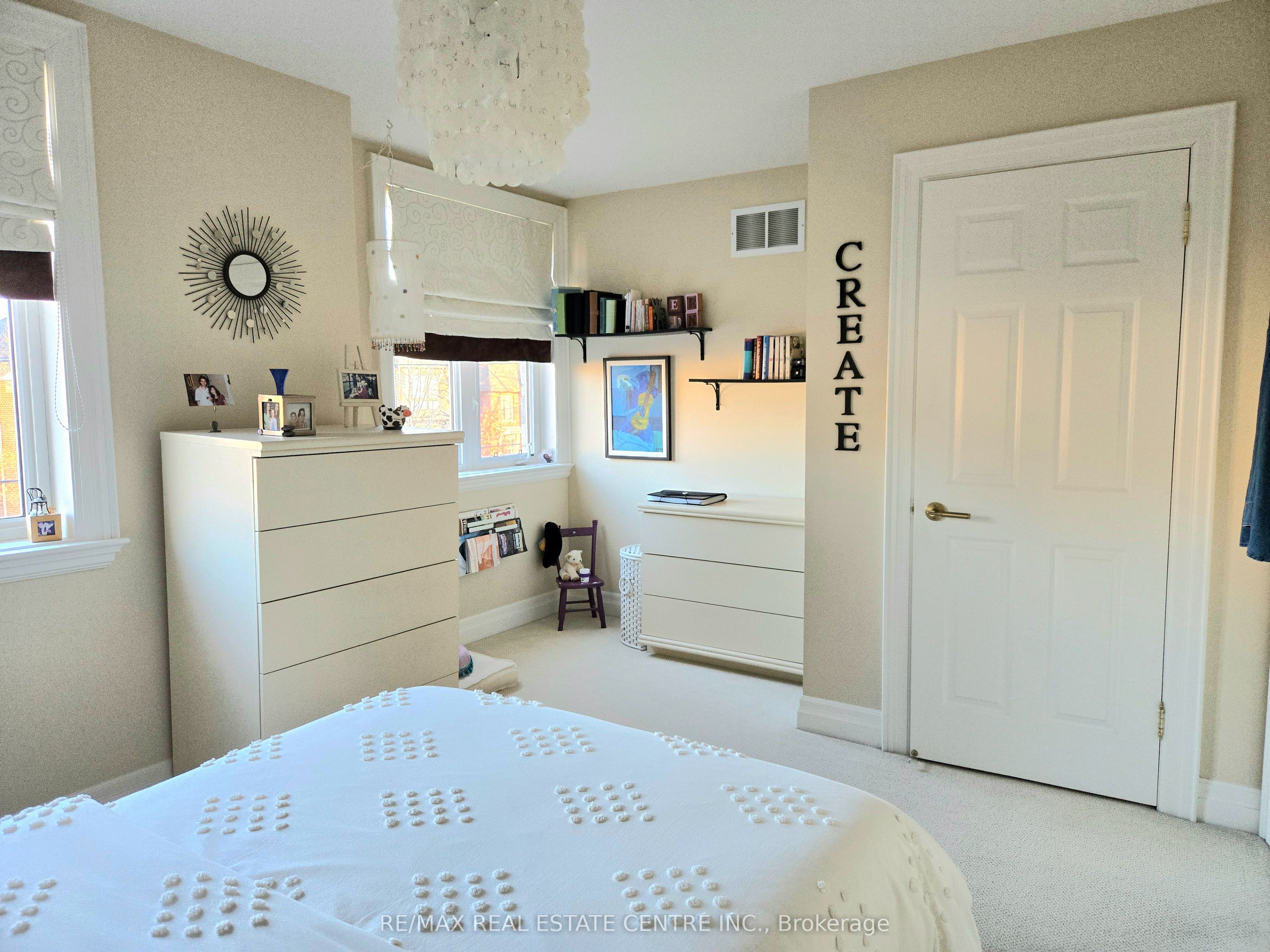 539 Douglas Avenue Property Photo 11