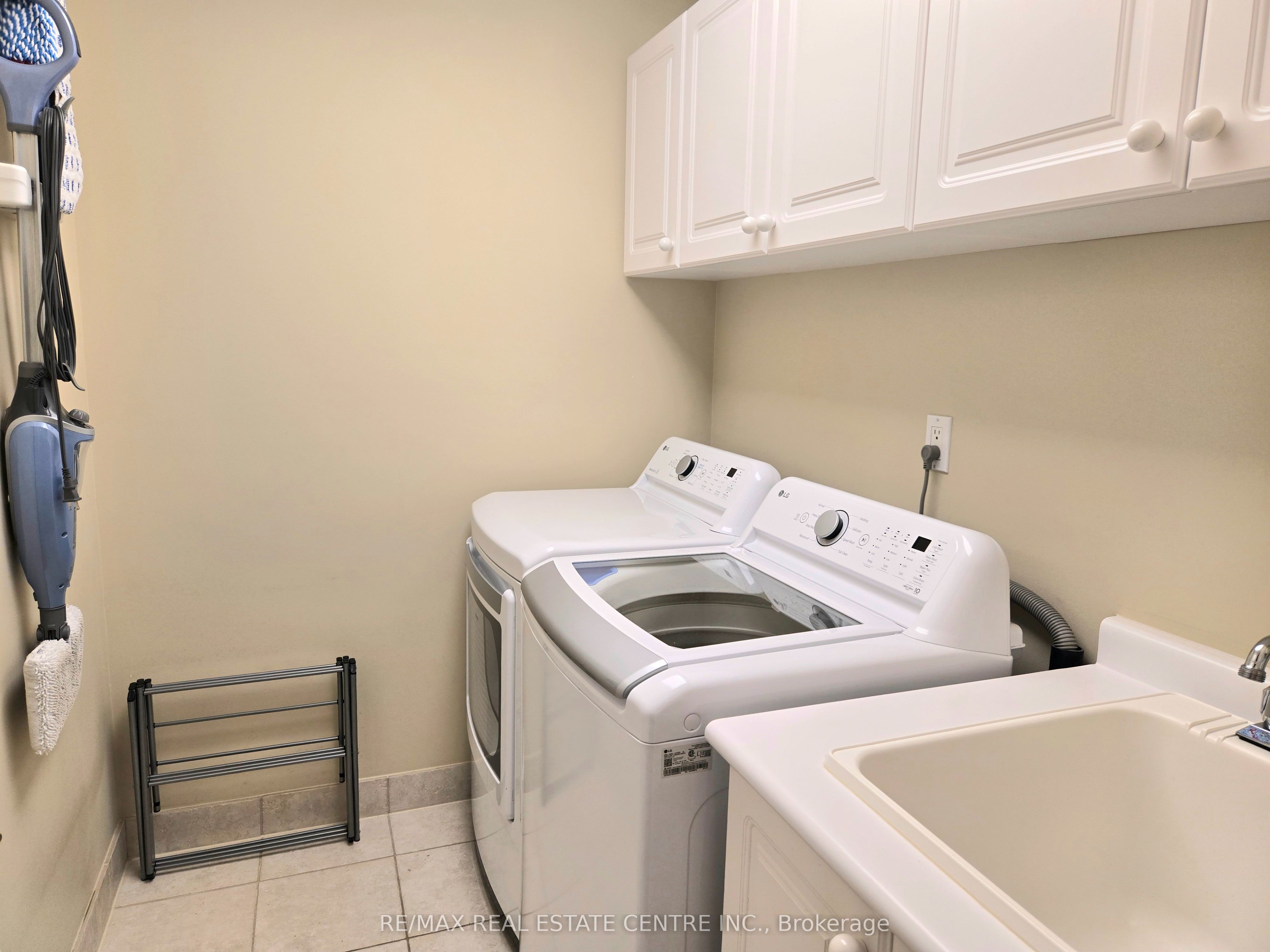 539 Douglas Avenue Property Photo 12