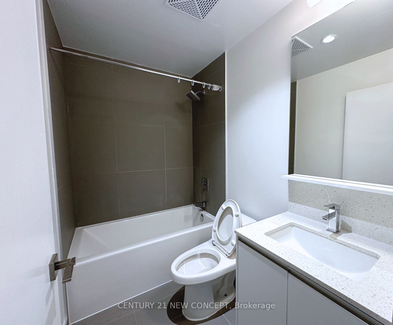 #828 - 20 Minowan Miikan Lane Property Photo 4