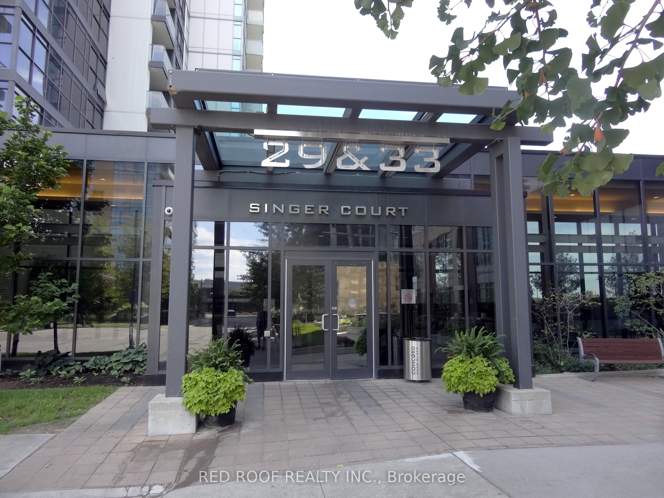 #711 - 33 Singer Court Property Photo 1