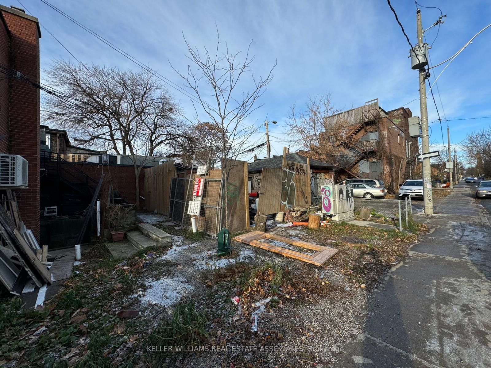 #(rear) - 6 Markham Street Property Photo 8