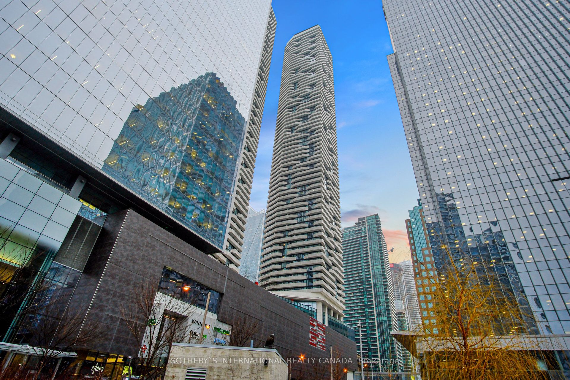#5110 - 100 Harbour Street Property Photo 1