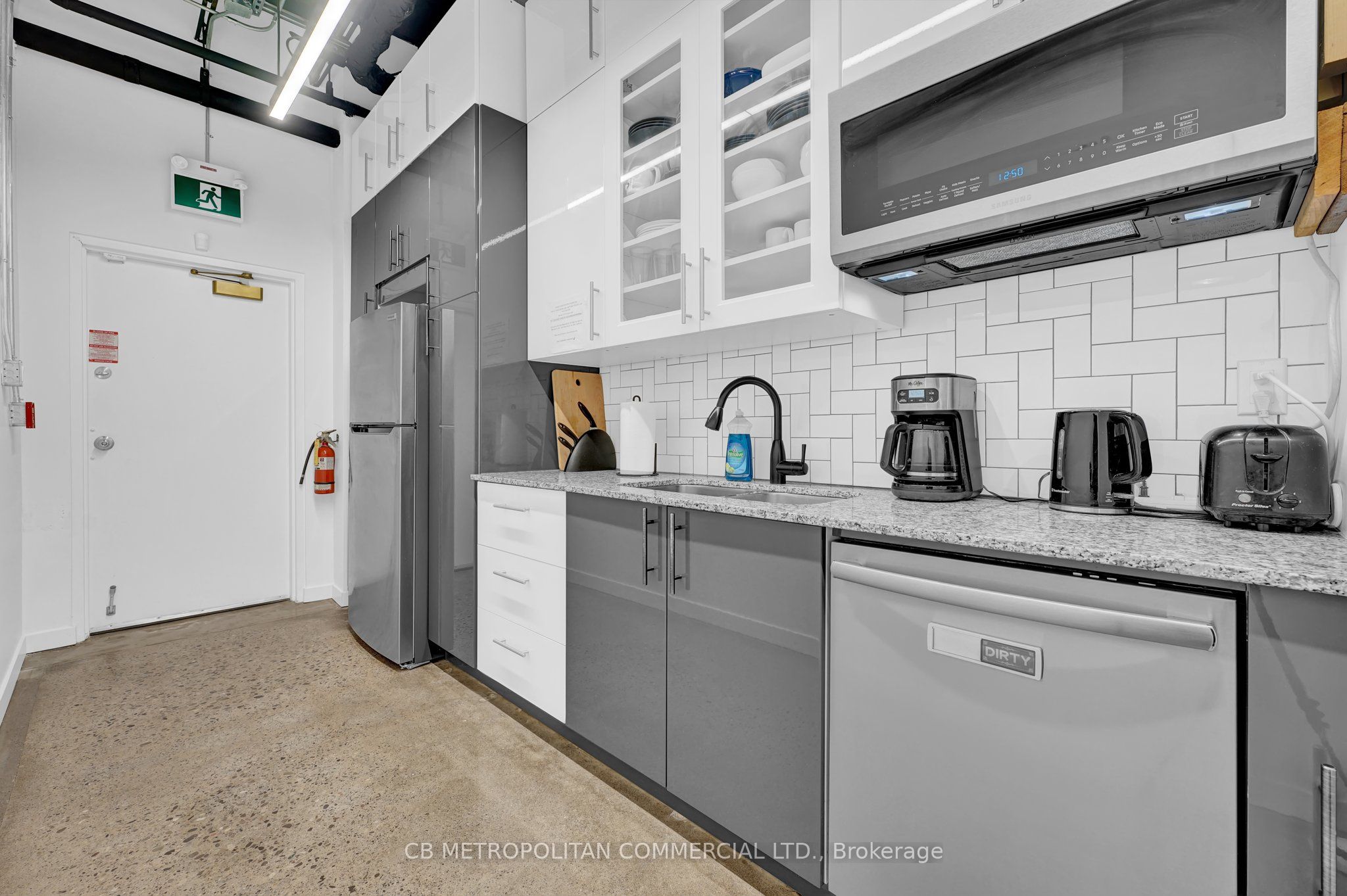 #1 - 150 Beverley Street Property Photo 9
