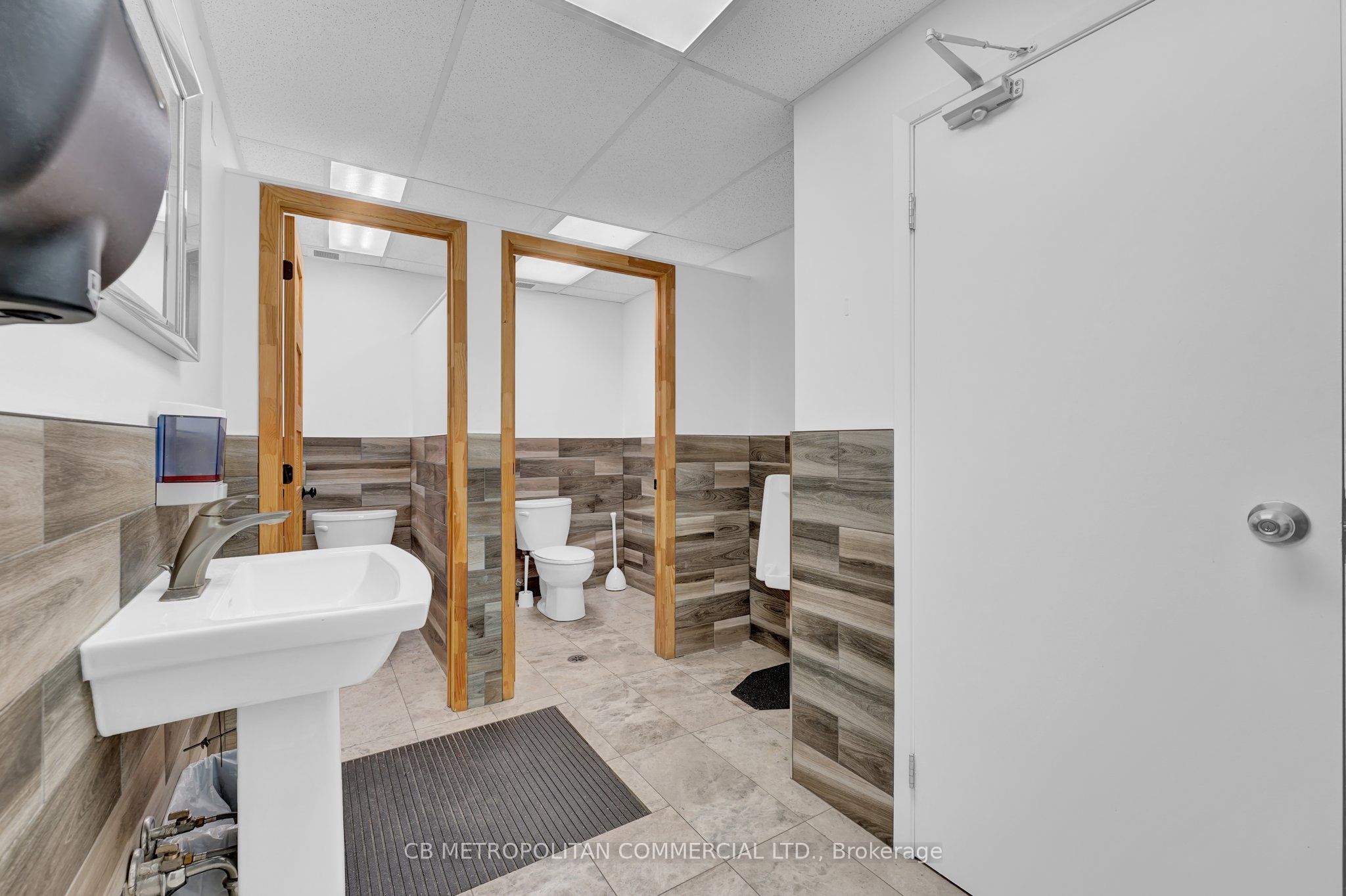 #1 - 150 Beverley Street Property Photo 10