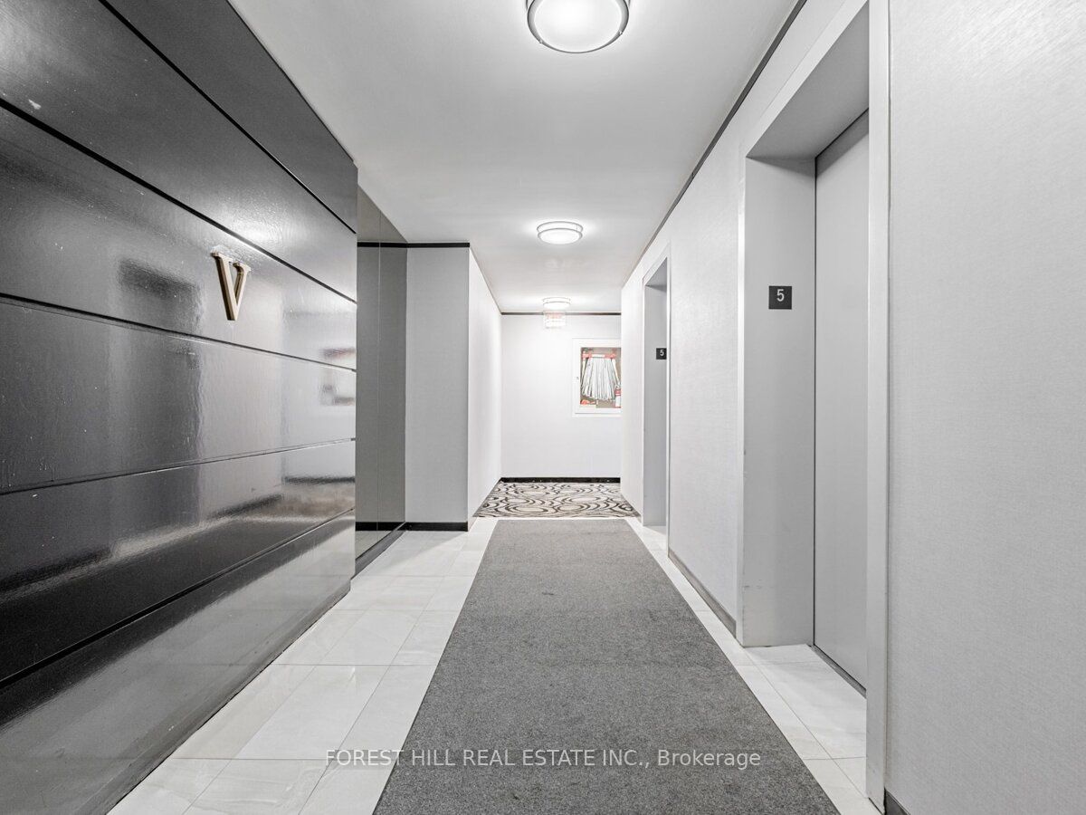 #504 - 131 Bloor Street Property Photo 7